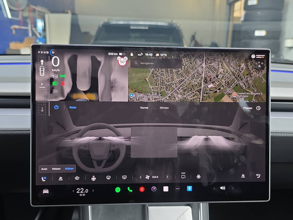 TESLA Model Y Performance AWD-image-25