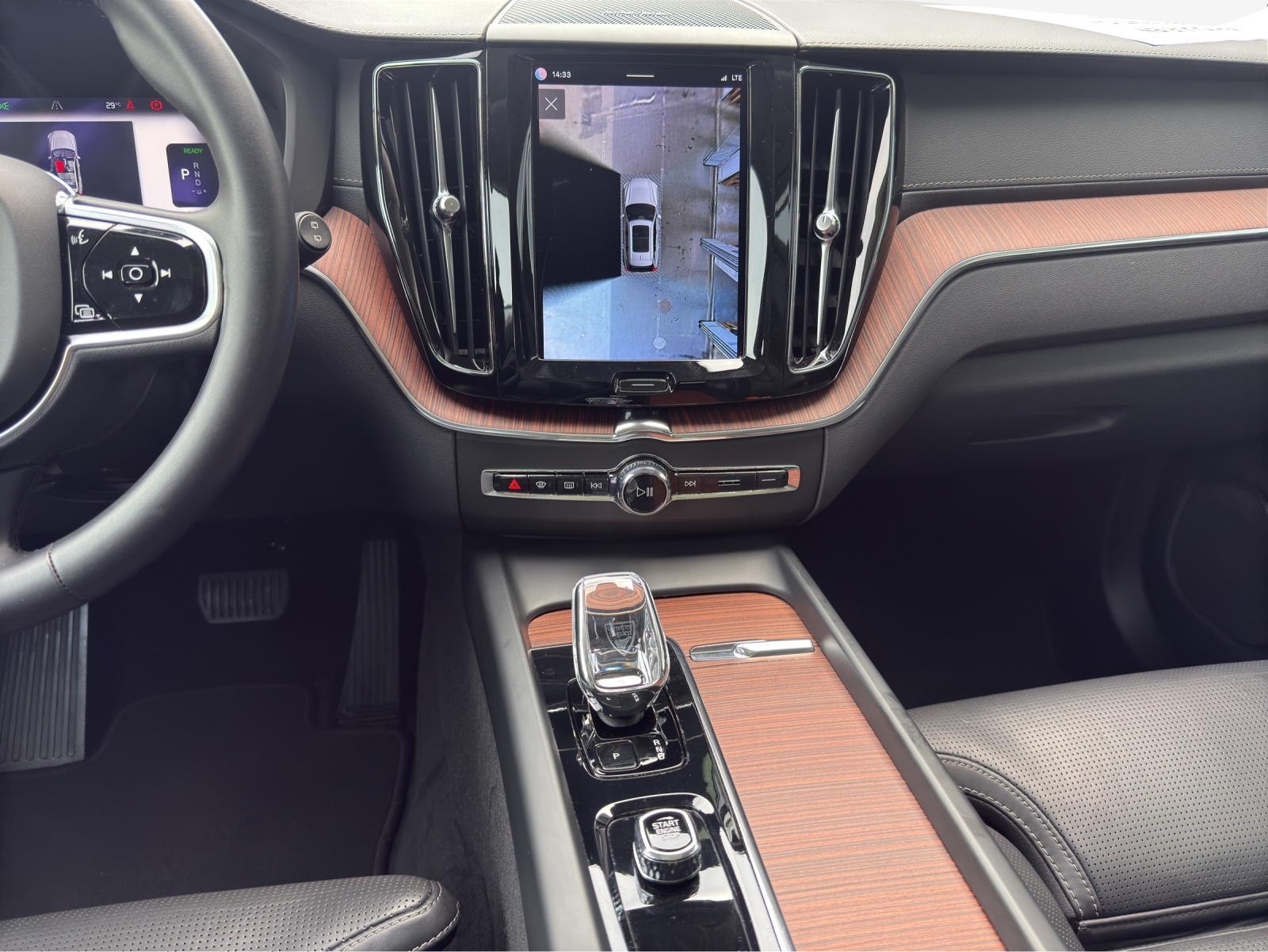 VOLVO XC60 T6 eAWD PluginHybrid Ultimate Dark Geartronic-image-11