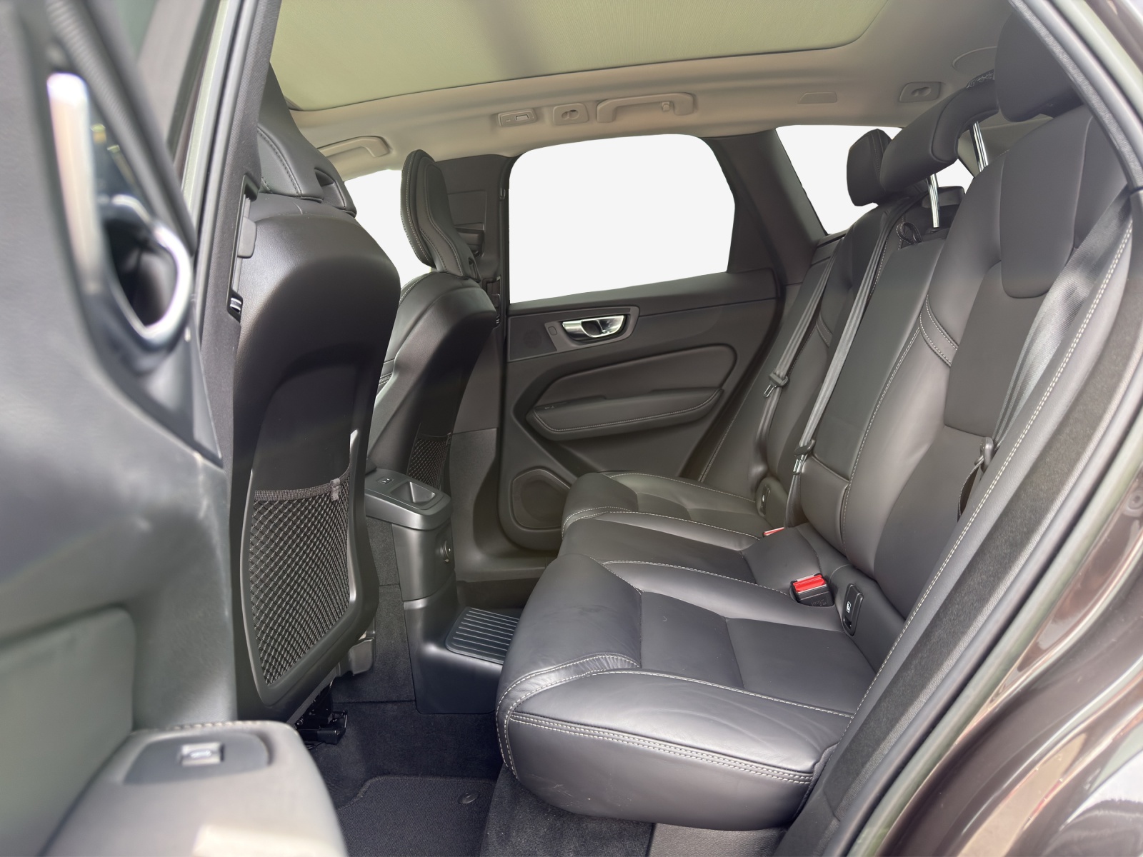VOLVO XC60 T6 eAWD PluginHybrid Ultimate Dark Geartronic-image-12