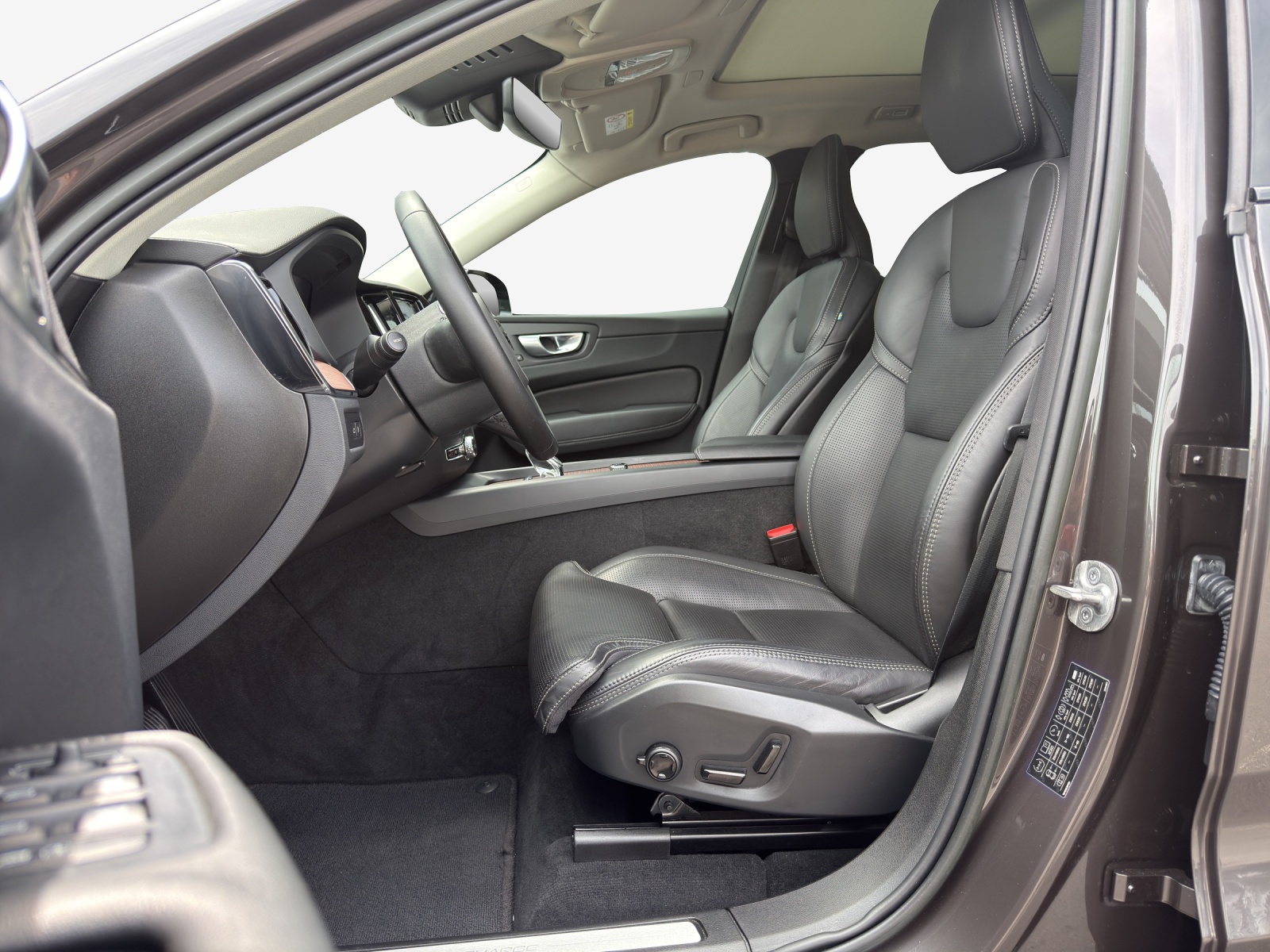 VOLVO XC60 T6 eAWD PluginHybrid Ultimate Dark Geartronic-image-8