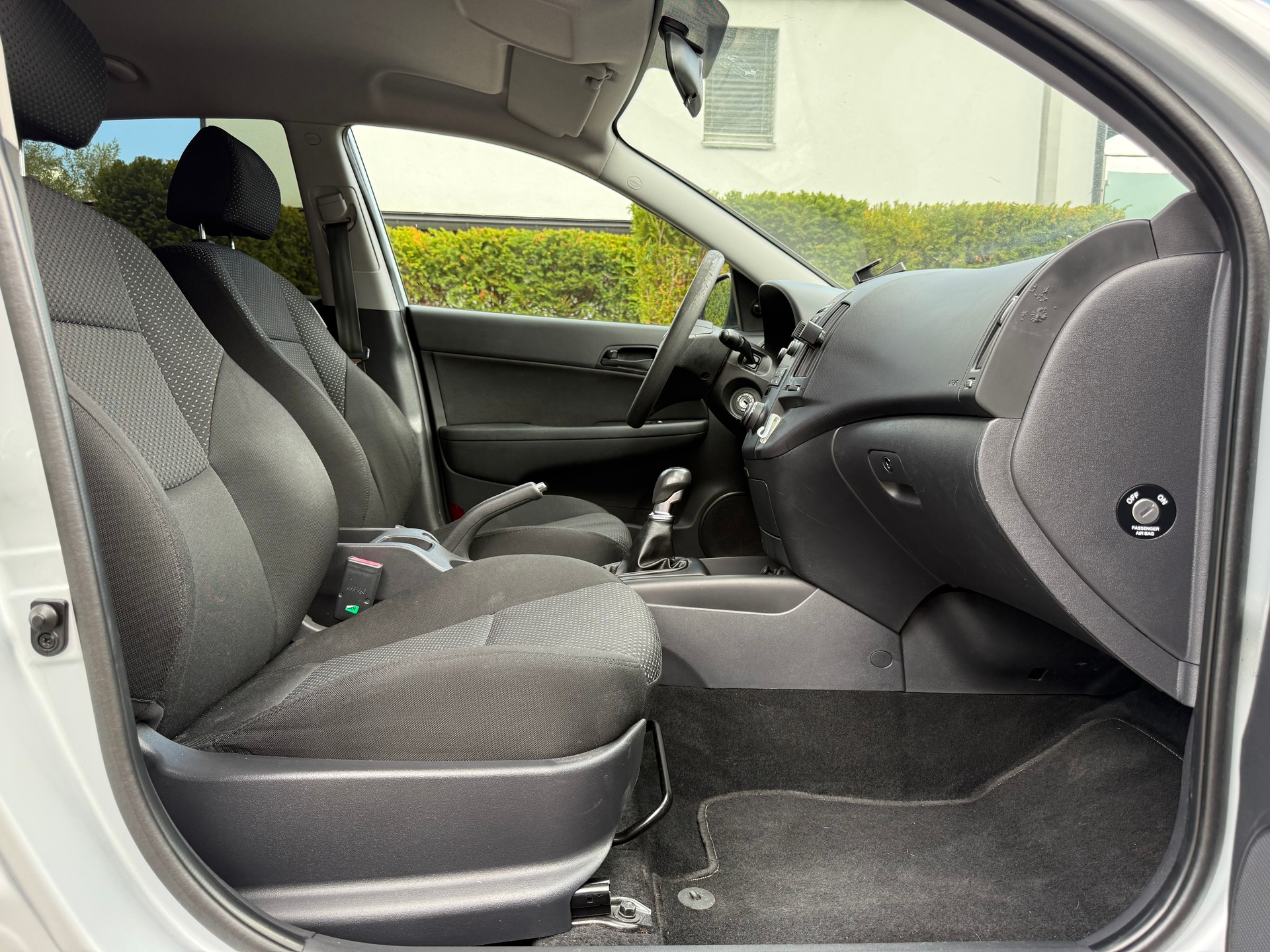 HYUNDAI i30 1.4 Comfort (Frisch Ab MFK)-image-8