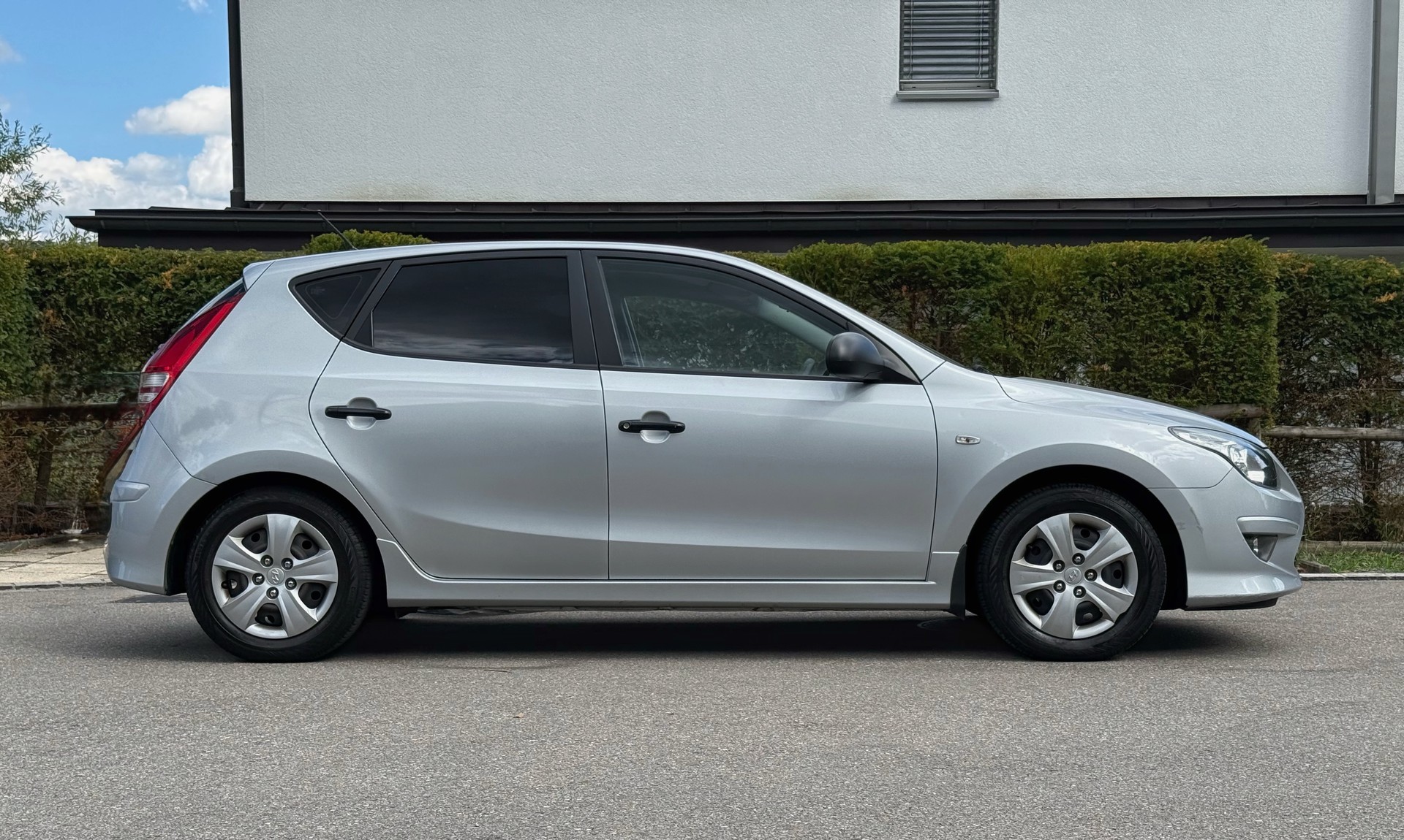 HYUNDAI i30 1.4 Comfort (Frisch Ab MFK)-image-2