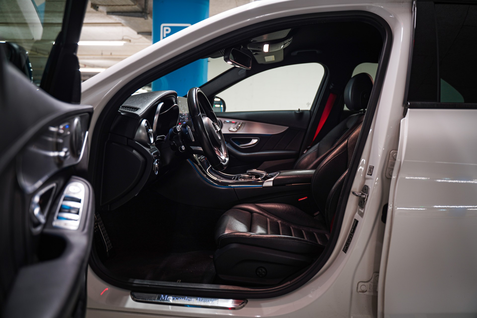 MERCEDES-BENZ C 250 BlueTEC AMG Line 4Matic 7G-Tronic-image-5