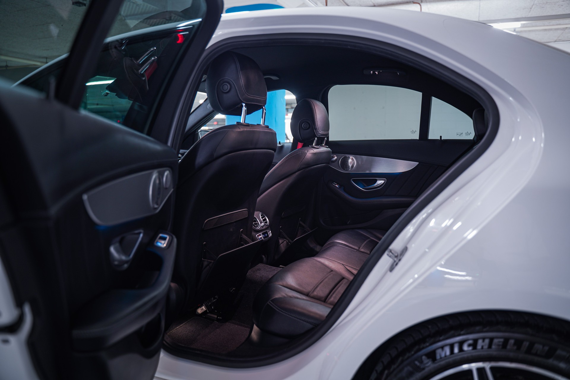 MERCEDES-BENZ C 250 BlueTEC AMG Line 4Matic 7G-Tronic-image-7
