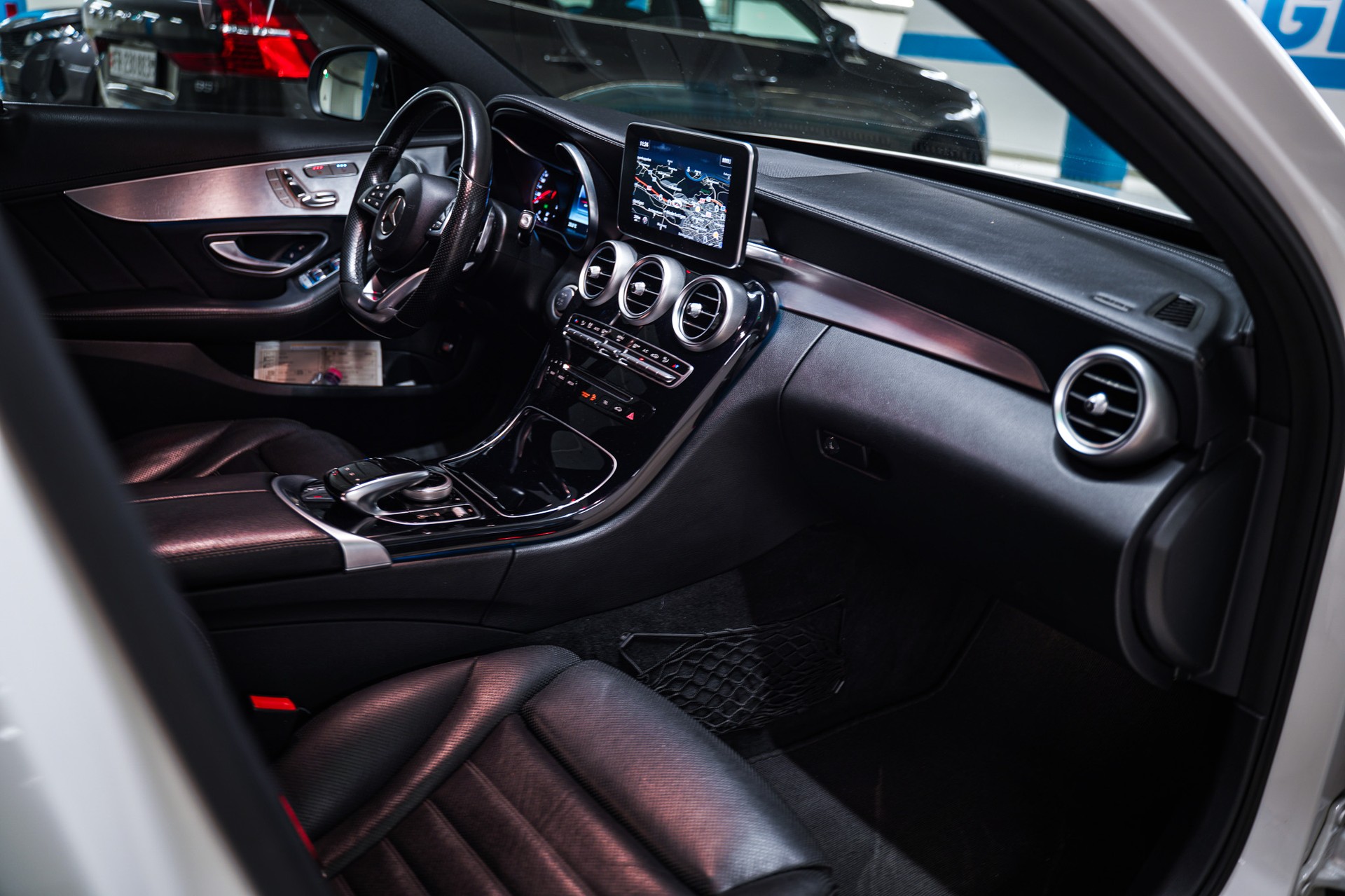 MERCEDES-BENZ C 250 BlueTEC AMG Line 4Matic 7G-Tronic-image-8