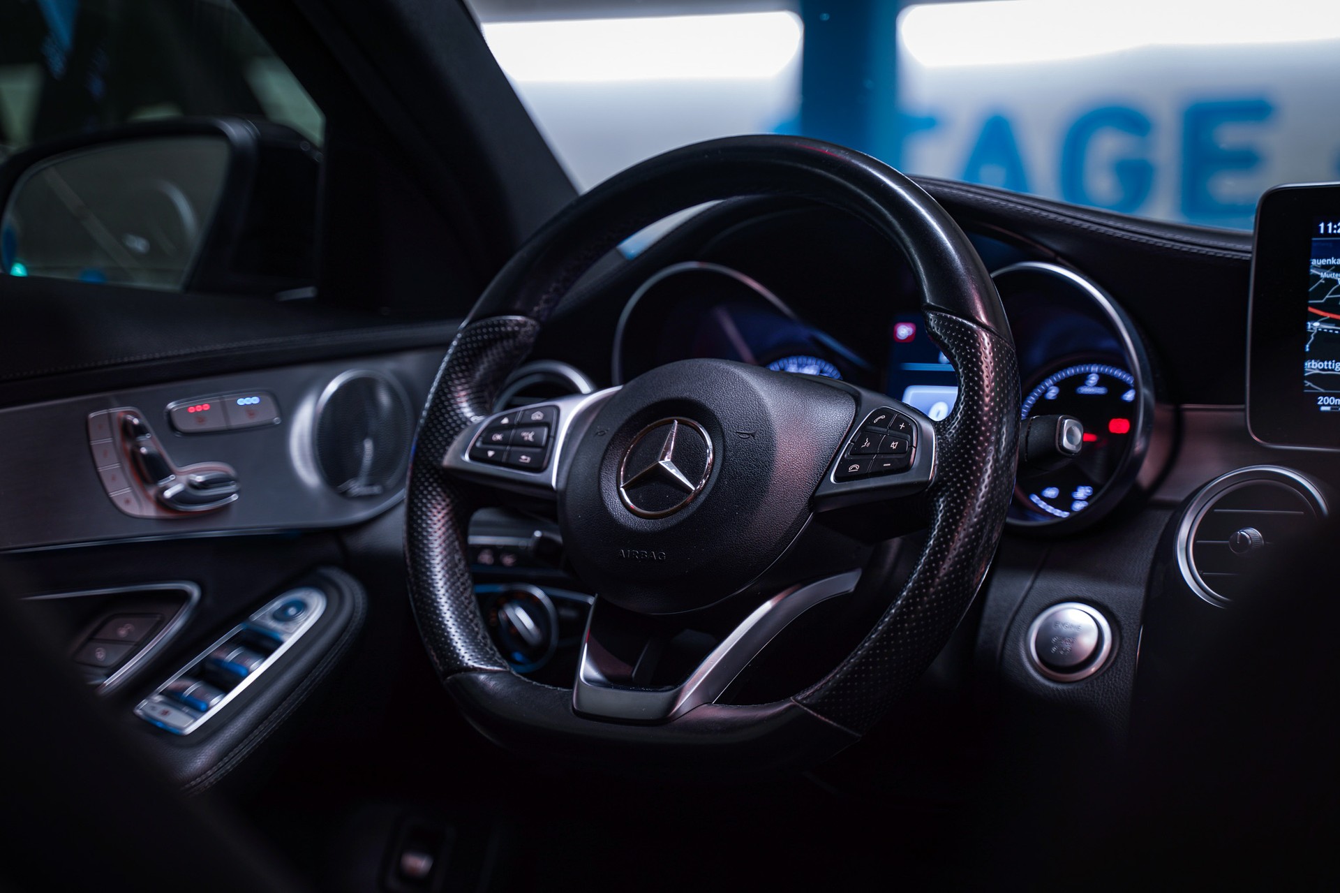 MERCEDES-BENZ C 250 BlueTEC AMG Line 4Matic 7G-Tronic-image-10