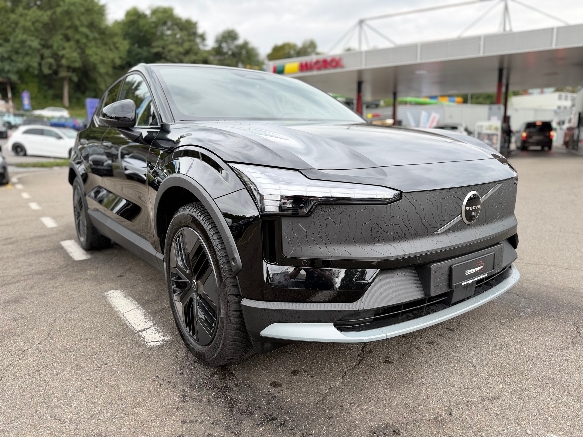 VOLVO EX30 Cross Country E60 69kWh Twin Performance AWD ° Vollausstattung ° Schwenkbare AHK °-showroom-element-1
