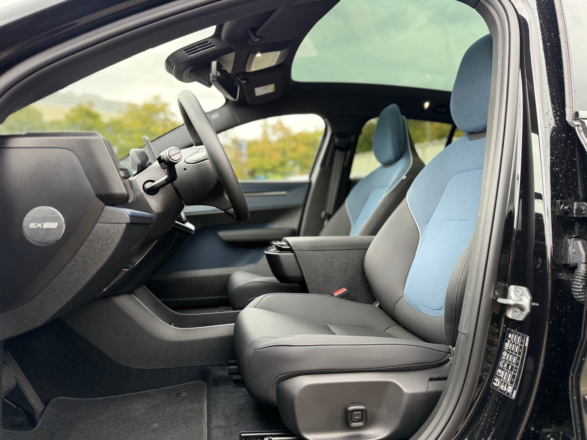 VOLVO EX30 Cross Country E60 69kWh Twin Performance AWD ° Vollausstattung ° Schwenkbare AHK °-image-12