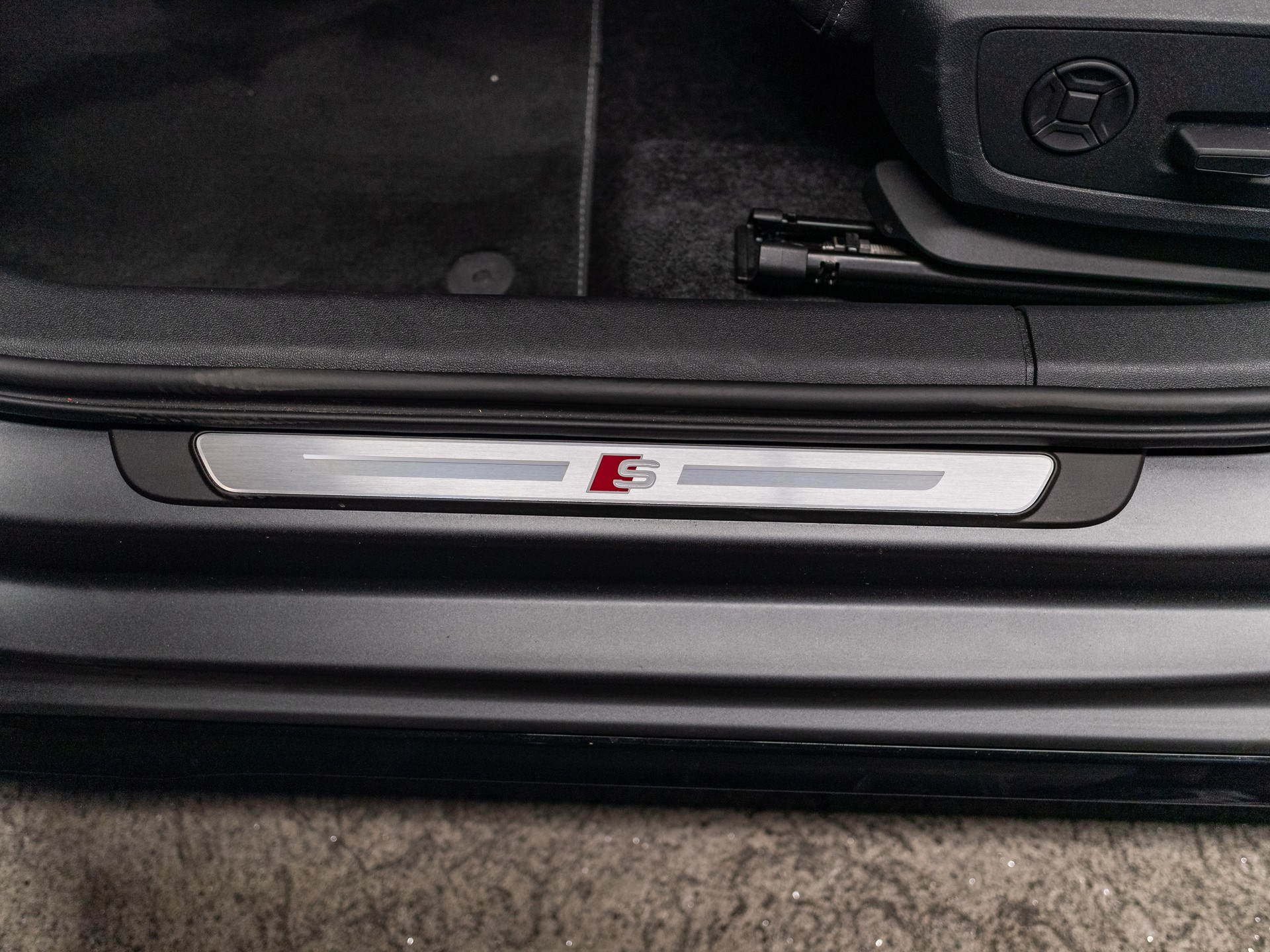 AUDI S3 Sportback TFSI quattro S-tronic-image-16