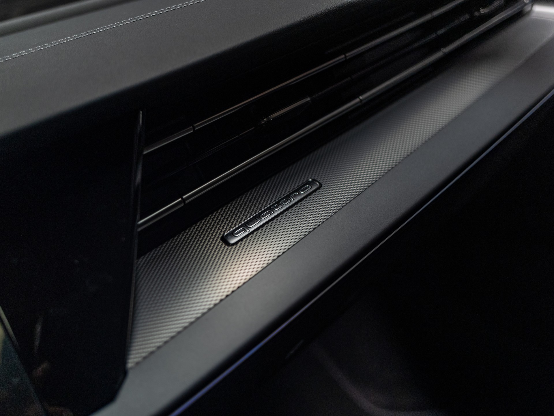 AUDI S3 Sportback TFSI quattro S-tronic-image-25