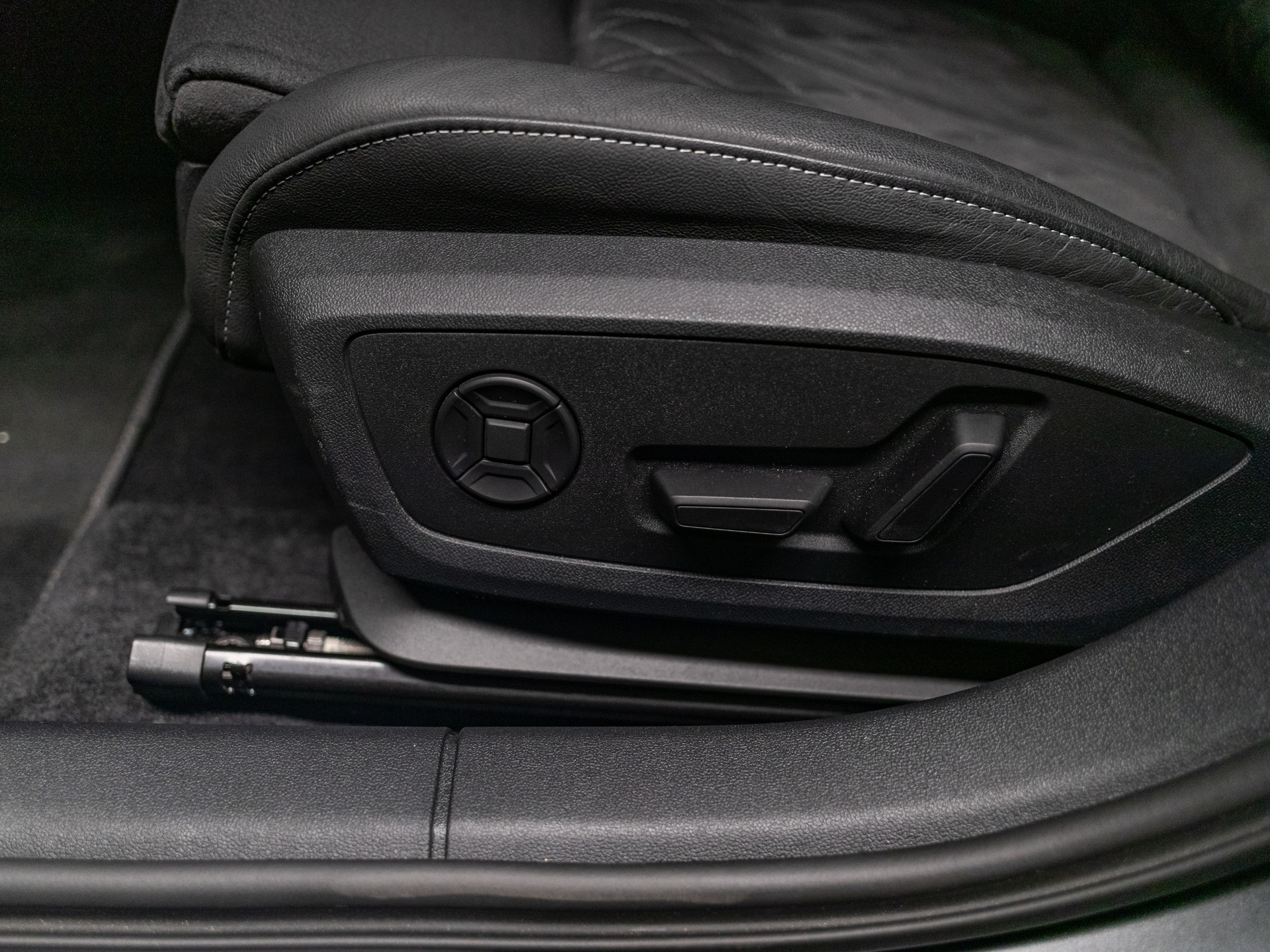 AUDI S3 Sportback TFSI quattro S-tronic-image-17