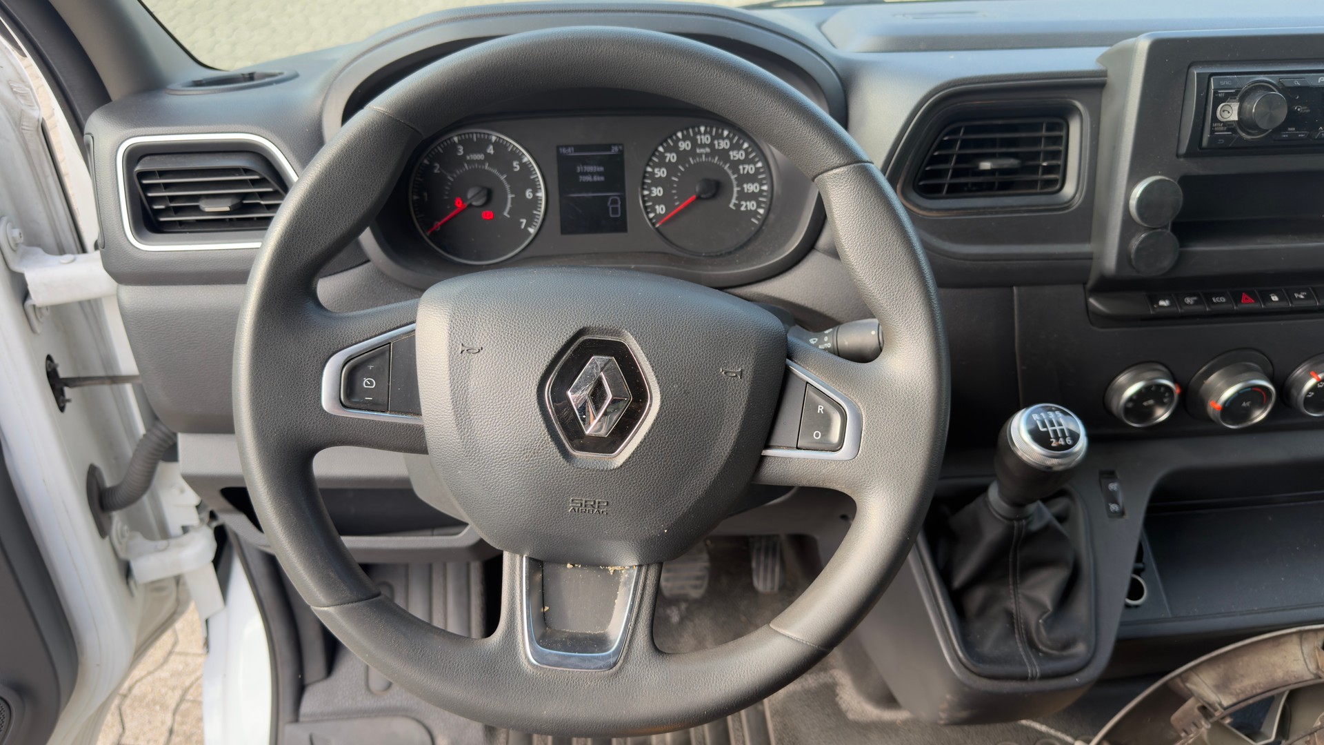 RENAULT Master T35 ENERGY 2.3dCi 150 L3H2-image-9
