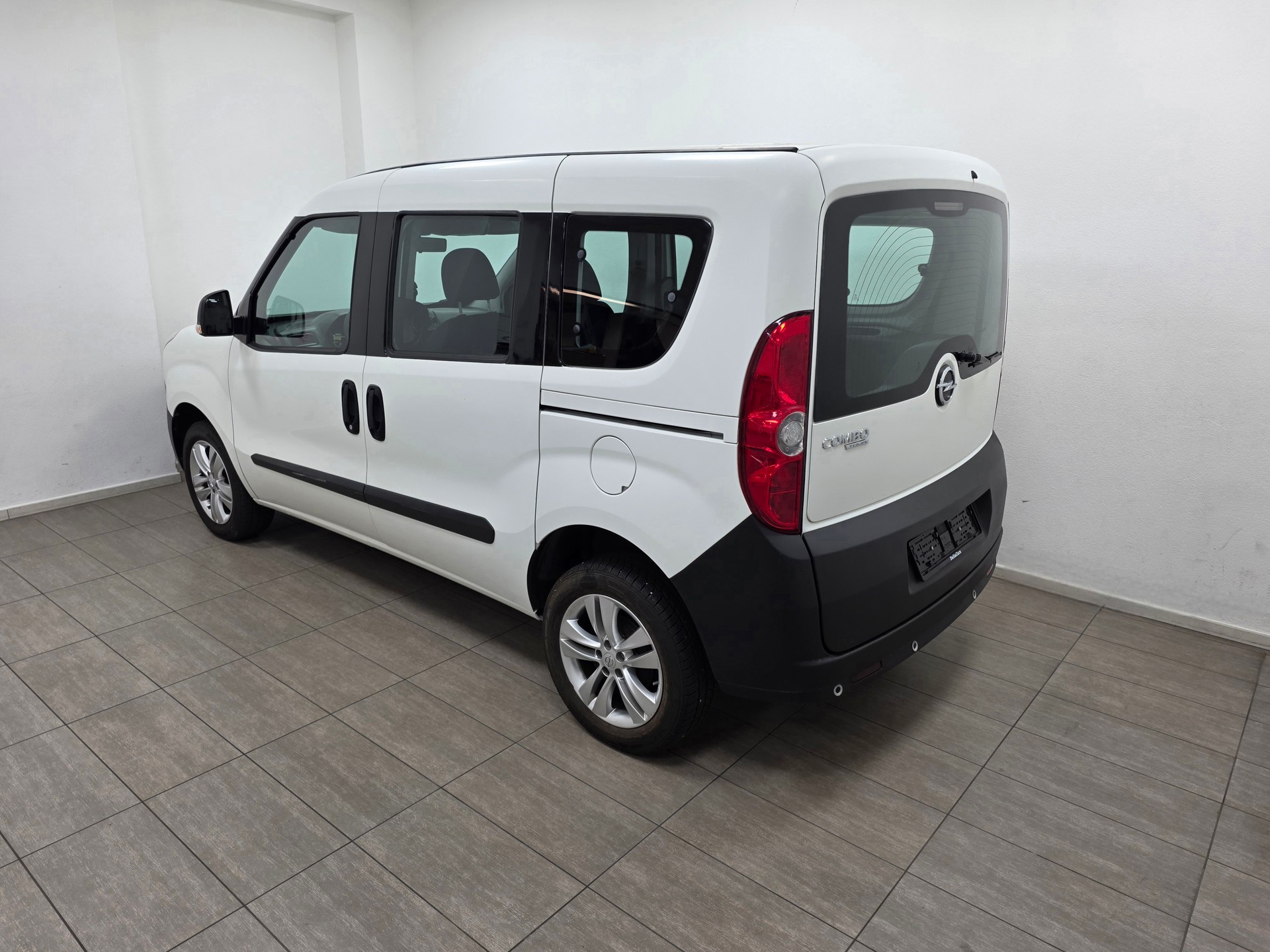 OPEL Combo 1.4 Turbo Cosmo L1H1-image-5