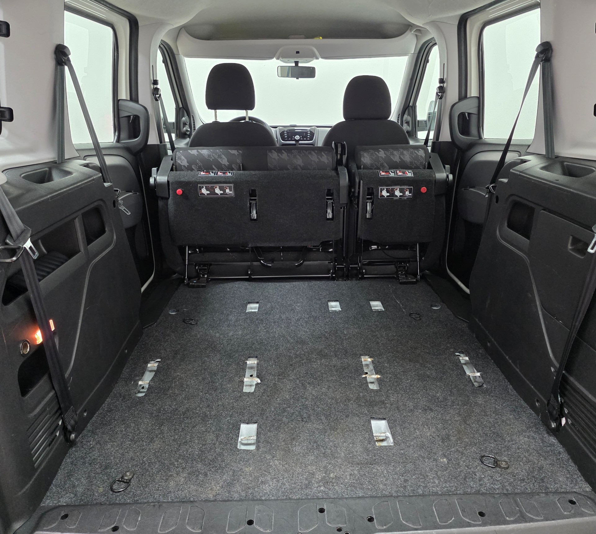 OPEL Combo 1.4 Turbo Cosmo L1H1-image-15