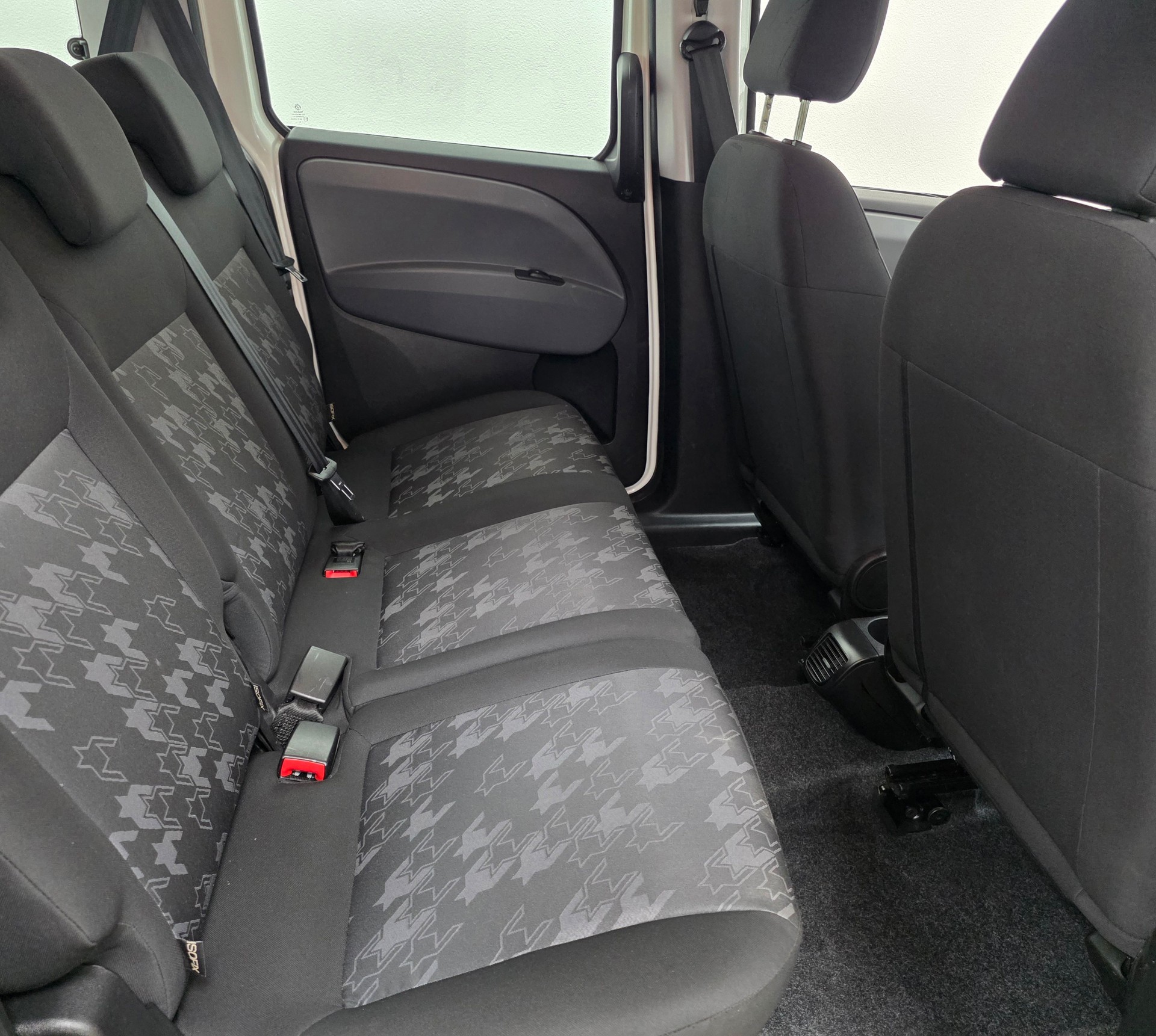 OPEL Combo 1.4 Turbo Cosmo L1H1-image-13