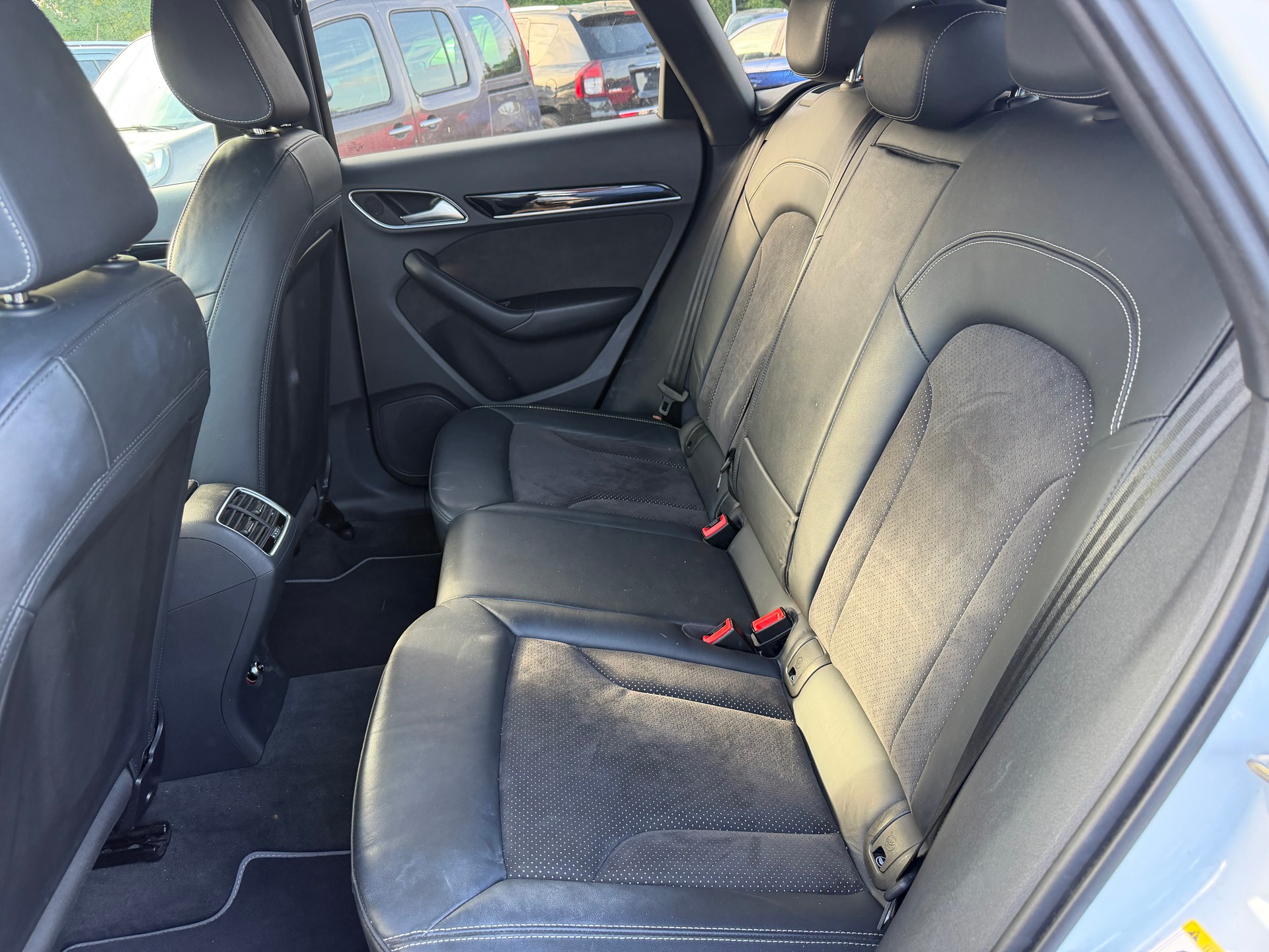 AUDI Q3 2.0 TFSI sport quattro S-tronic-image-12