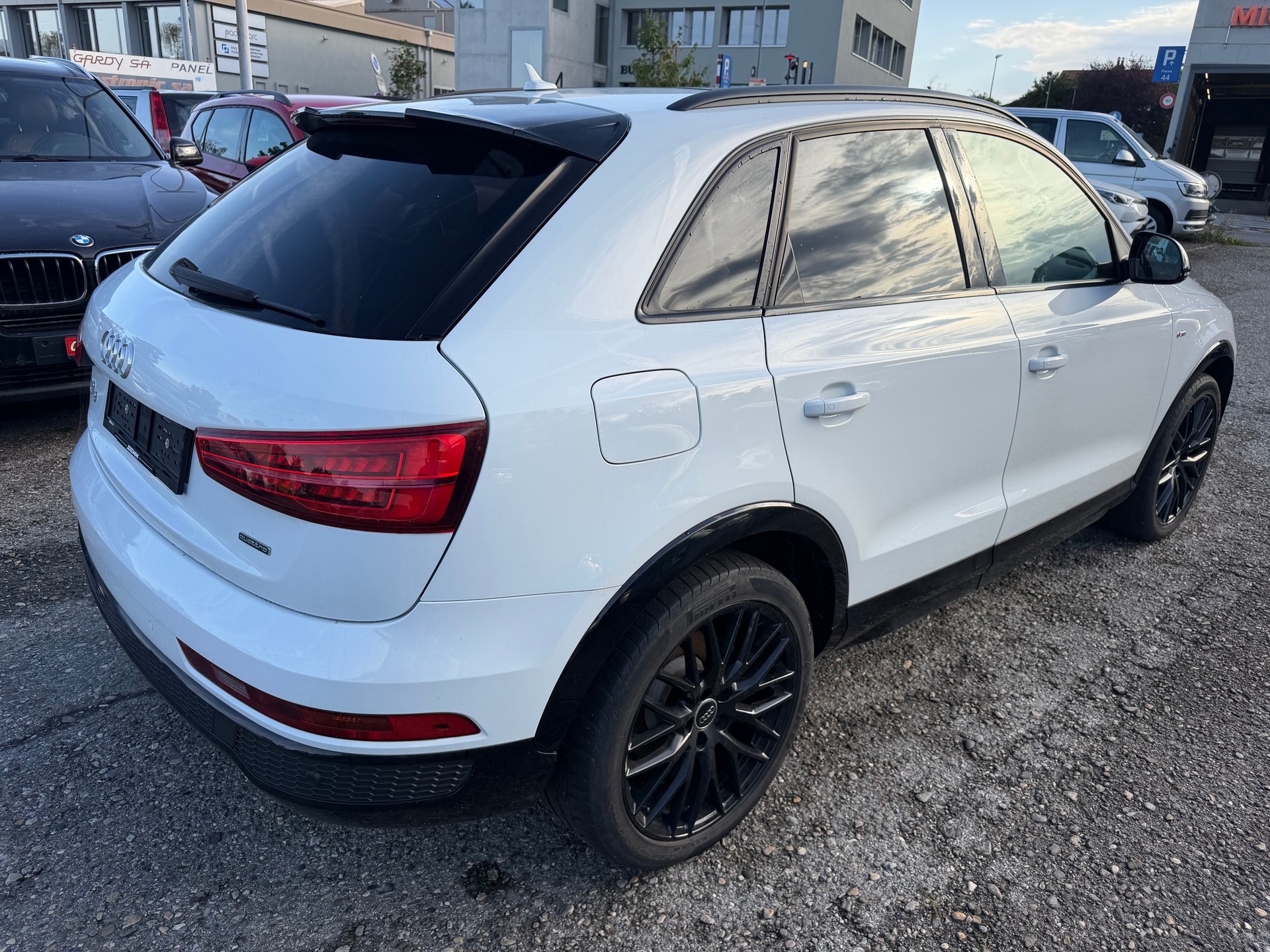 AUDI Q3 2.0 TFSI sport quattro S-tronic-image-4