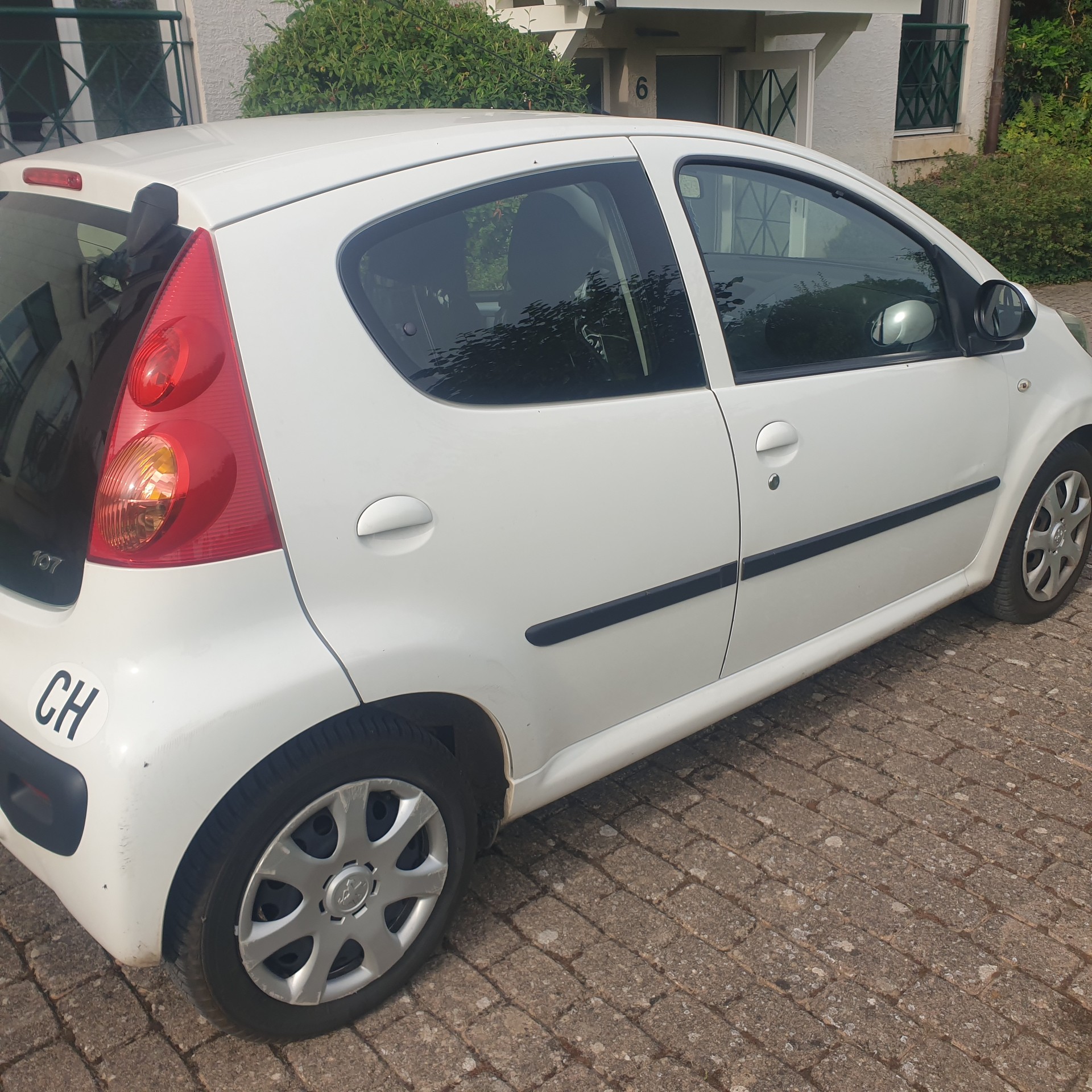 PEUGEOT 1.0 Trendy EGS-image-1
