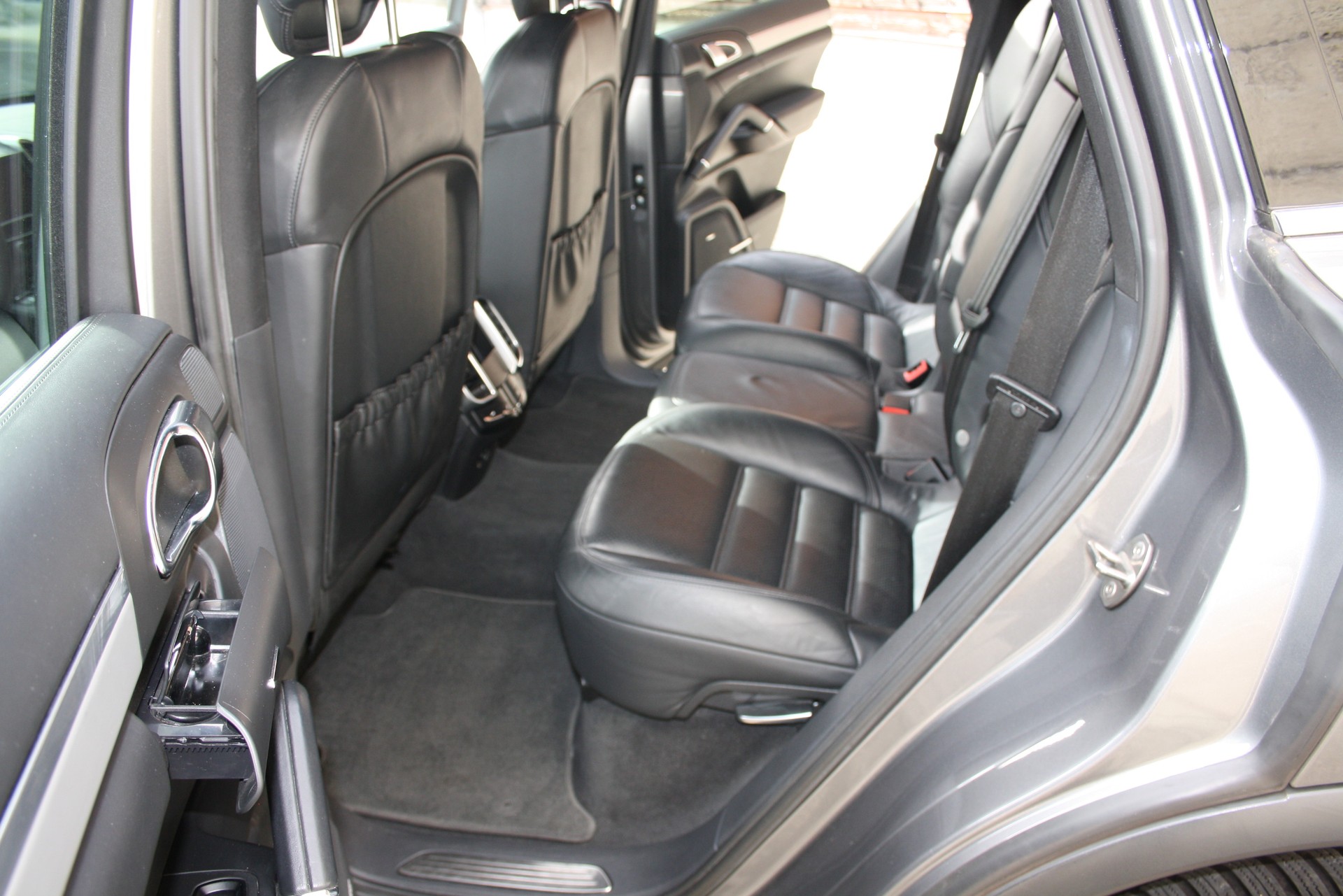 PORSCHE Cayenne S-image-11
