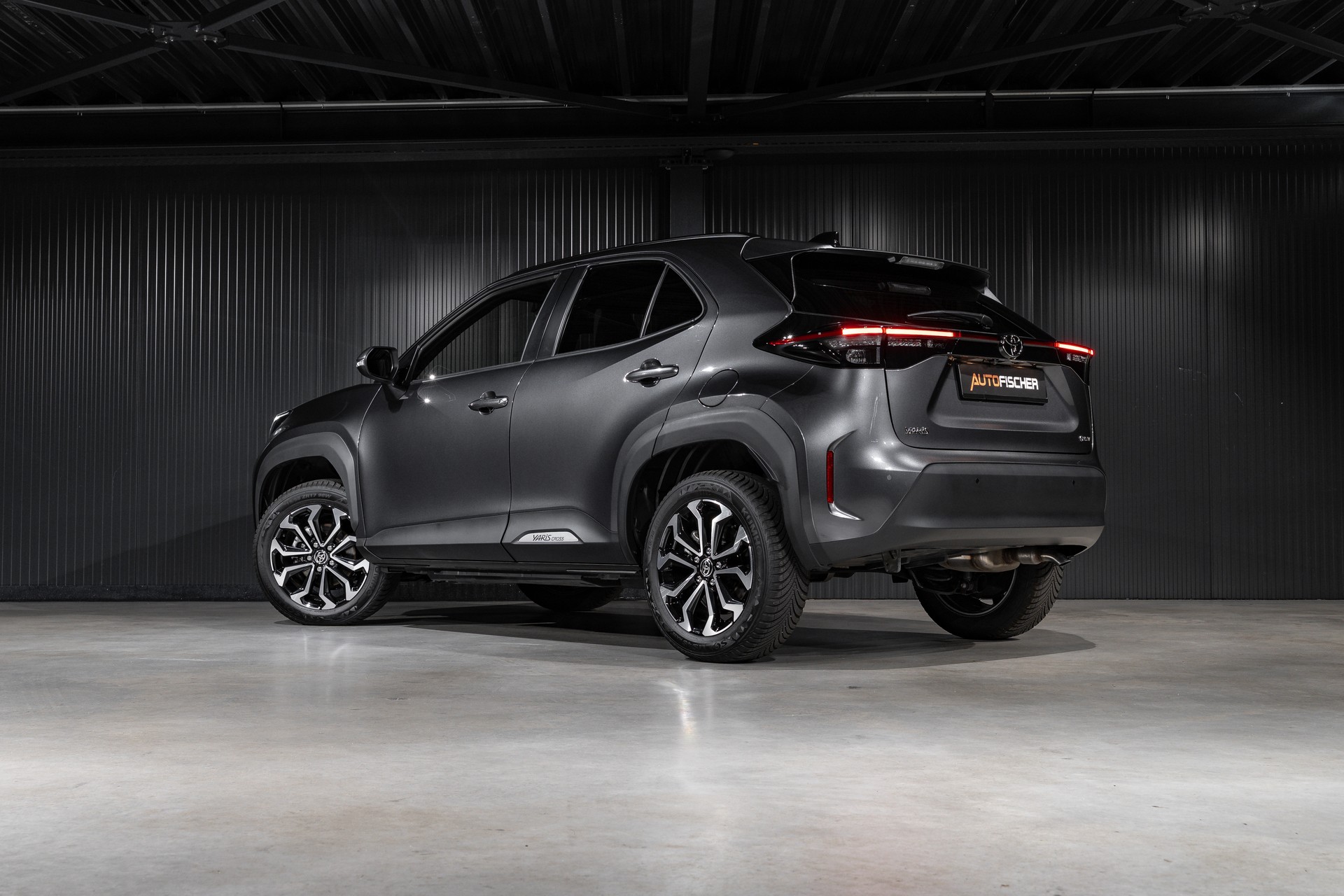 TOYOTA Yaris Cross 1.5 e-CVT-showroom-element-1