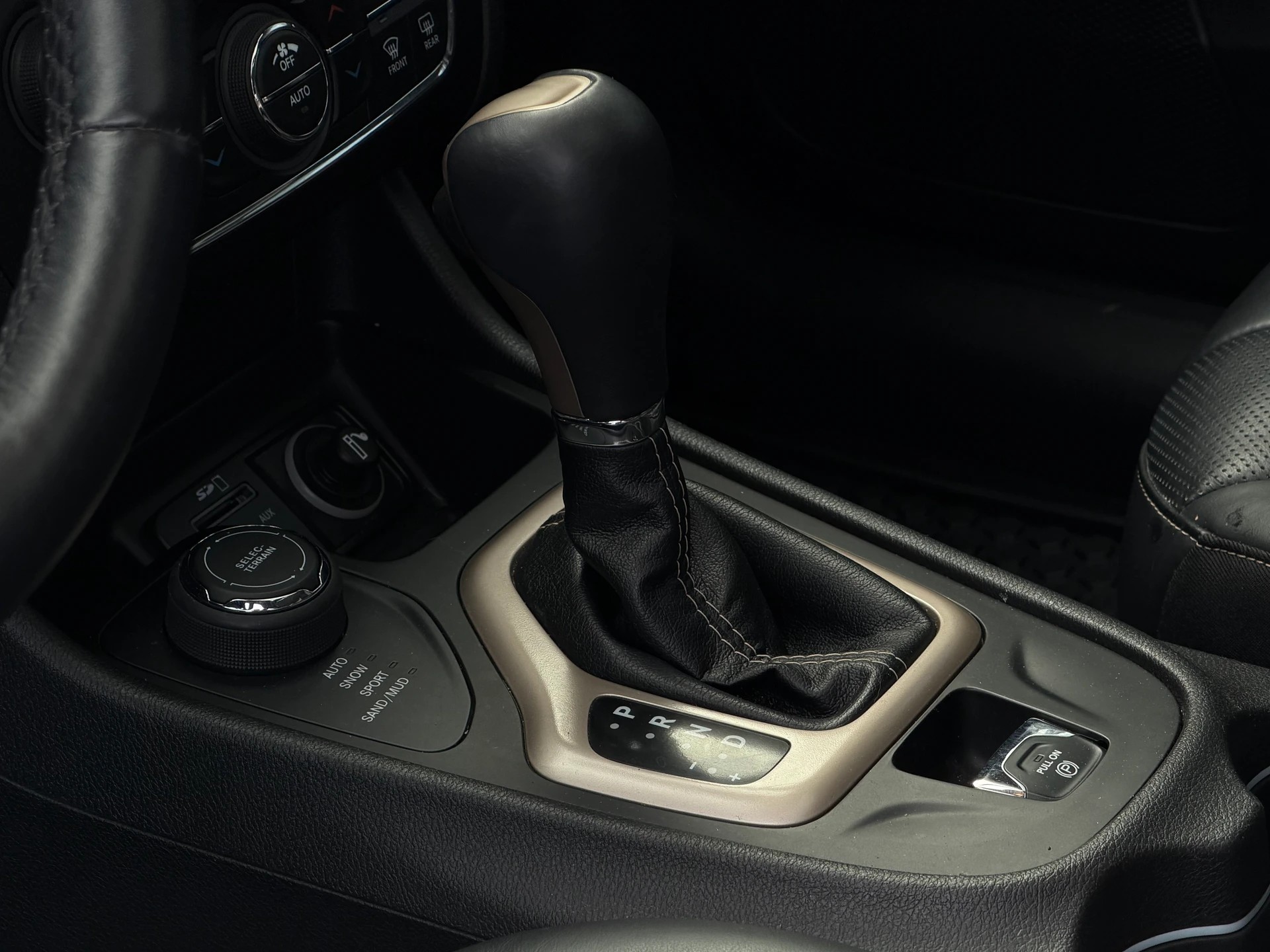 JEEP Cherokee 3.2 Night Eagl AWD 9ATX-image-11
