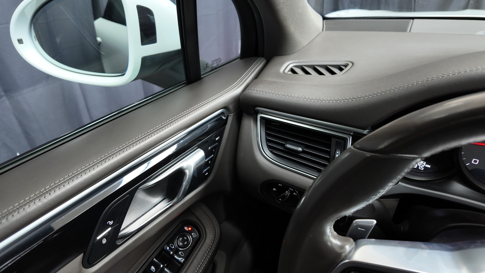 PORSCHE Macan S Diesel PDK Sport Chrono-image-12