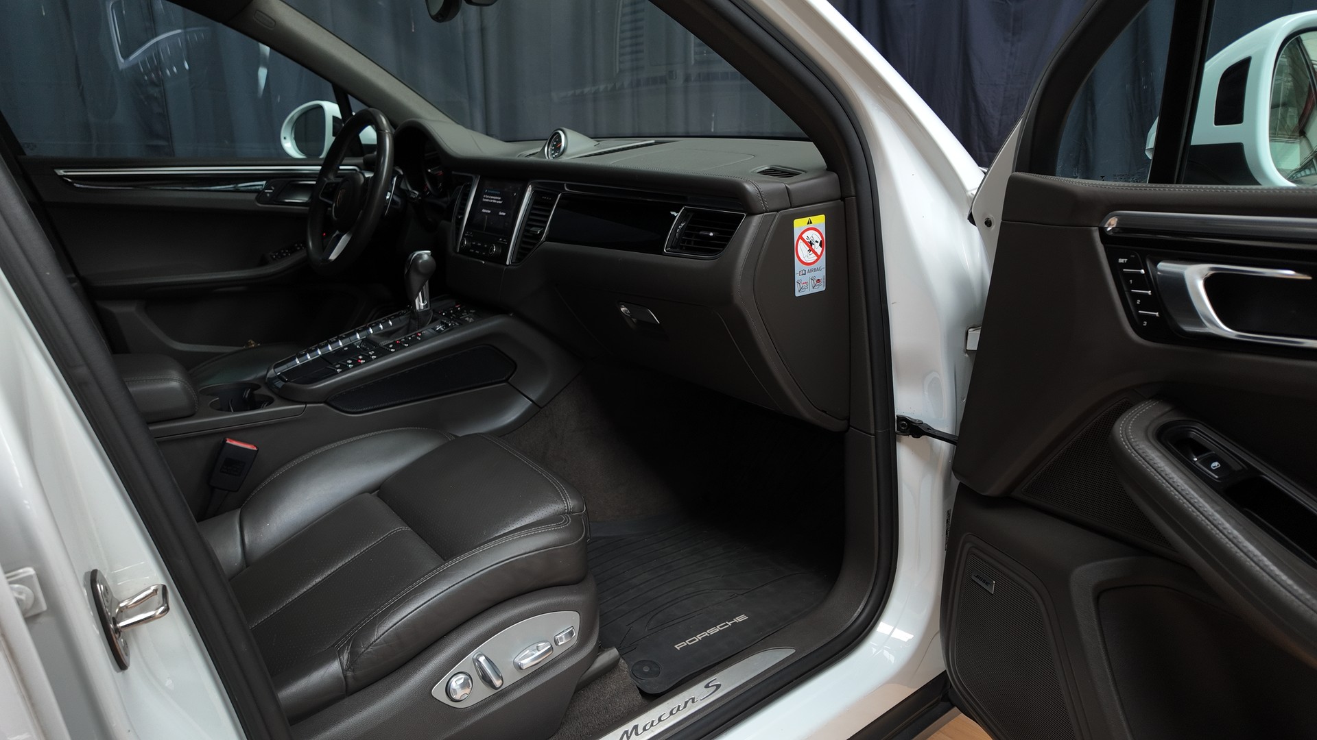 PORSCHE Macan S Diesel PDK Sport Chrono-image-10