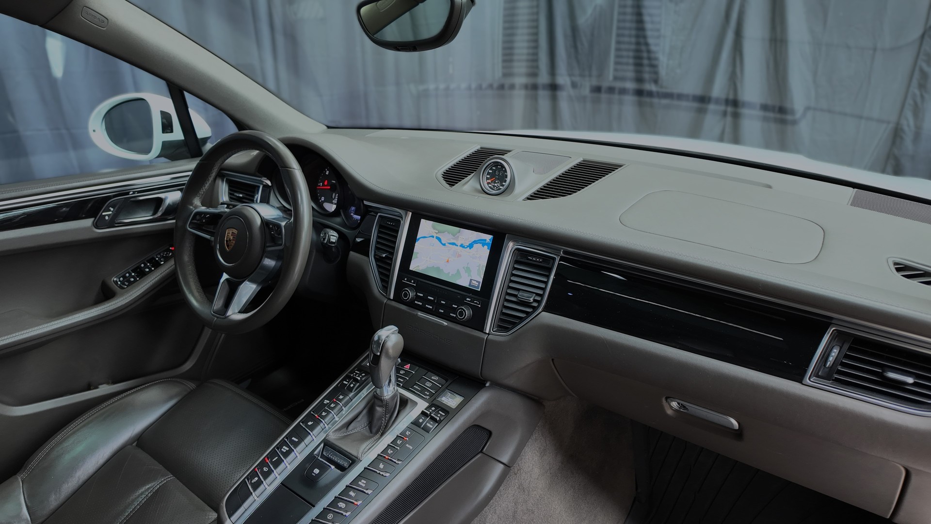 PORSCHE Macan S Diesel PDK Sport Chrono-image-8