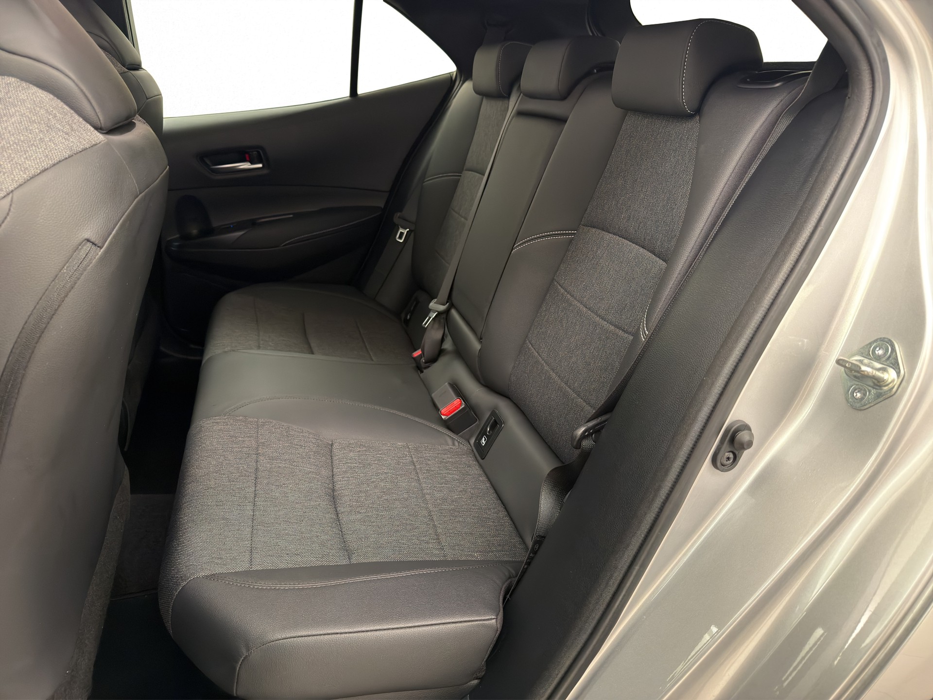 TOYOTA Corolla 2.0 HSD Trend-image-12