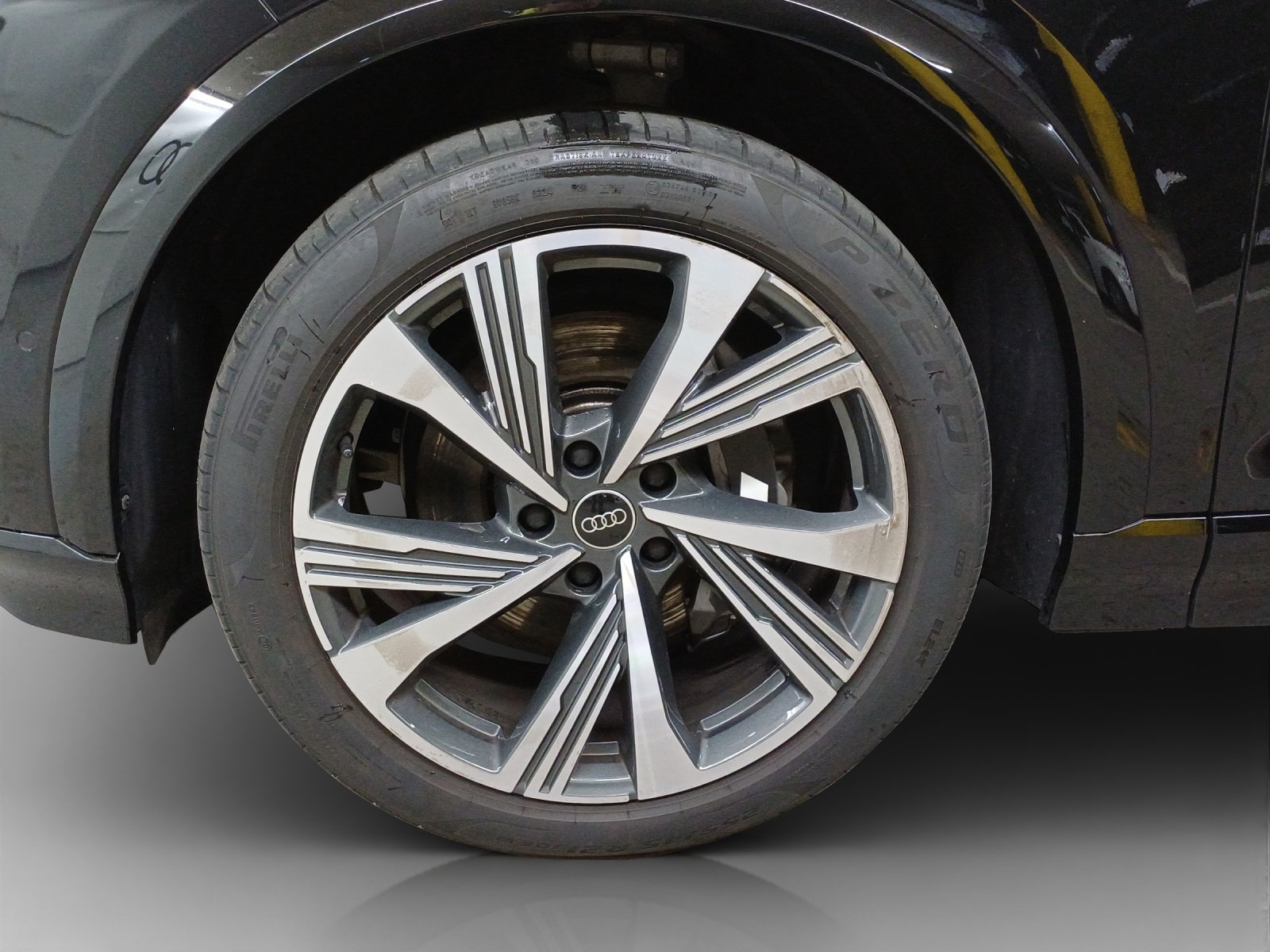 AUDI SQ6 e-tron quattro-image-16