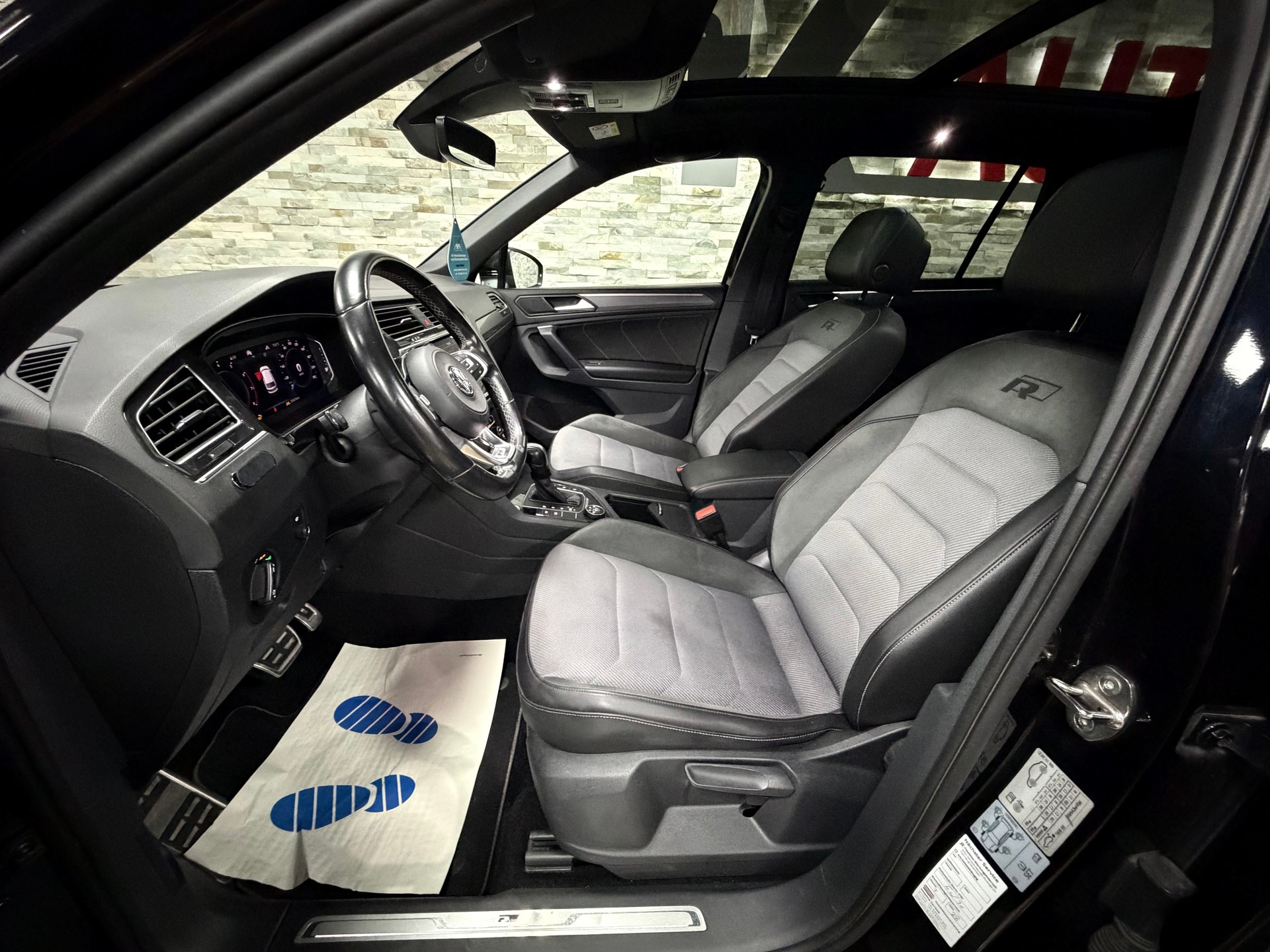 VW Tiguan 2.0TSI R-Line 4Motion DSG-image-10