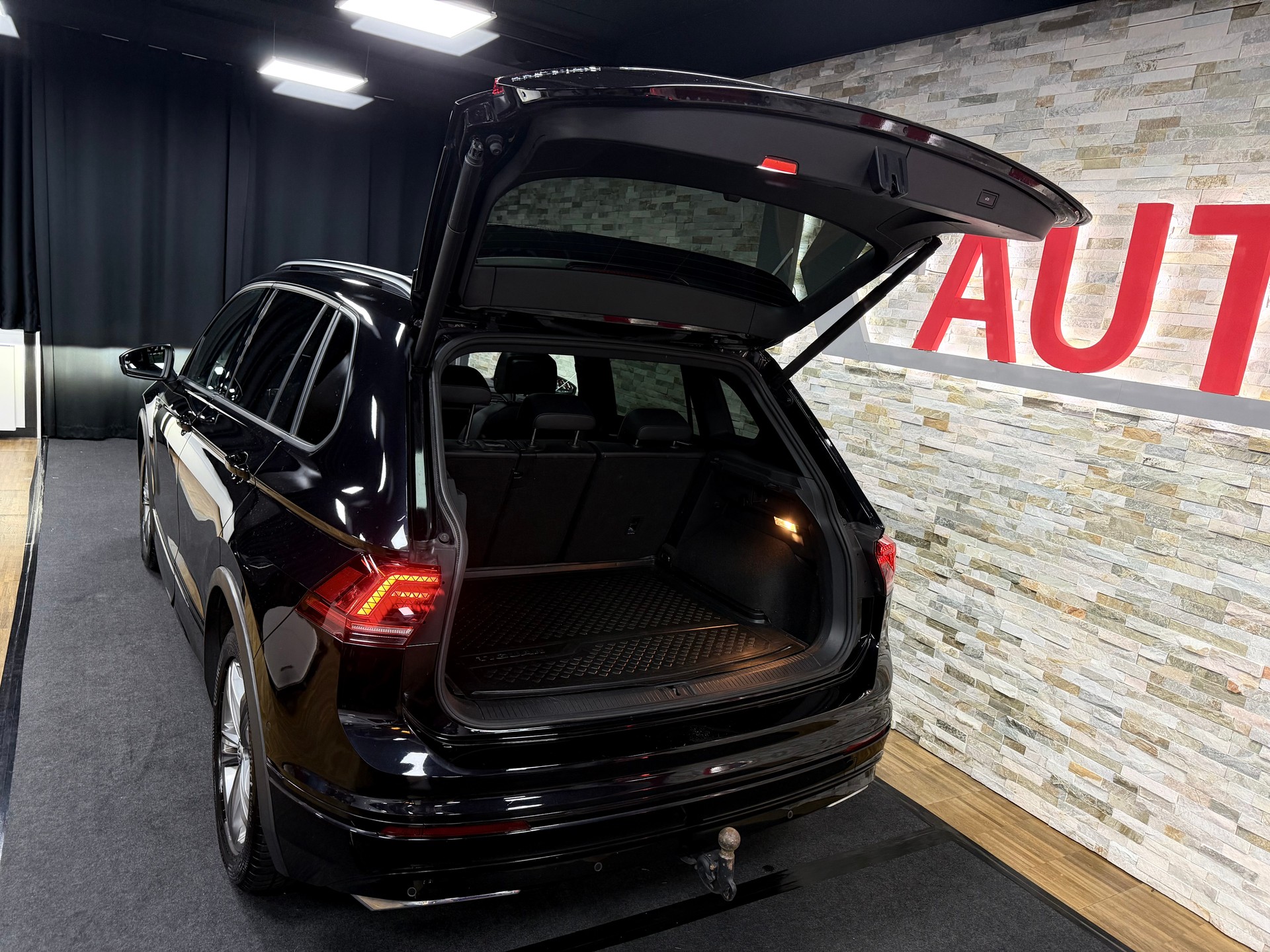 VW Tiguan 2.0TSI R-Line 4Motion DSG-image-28
