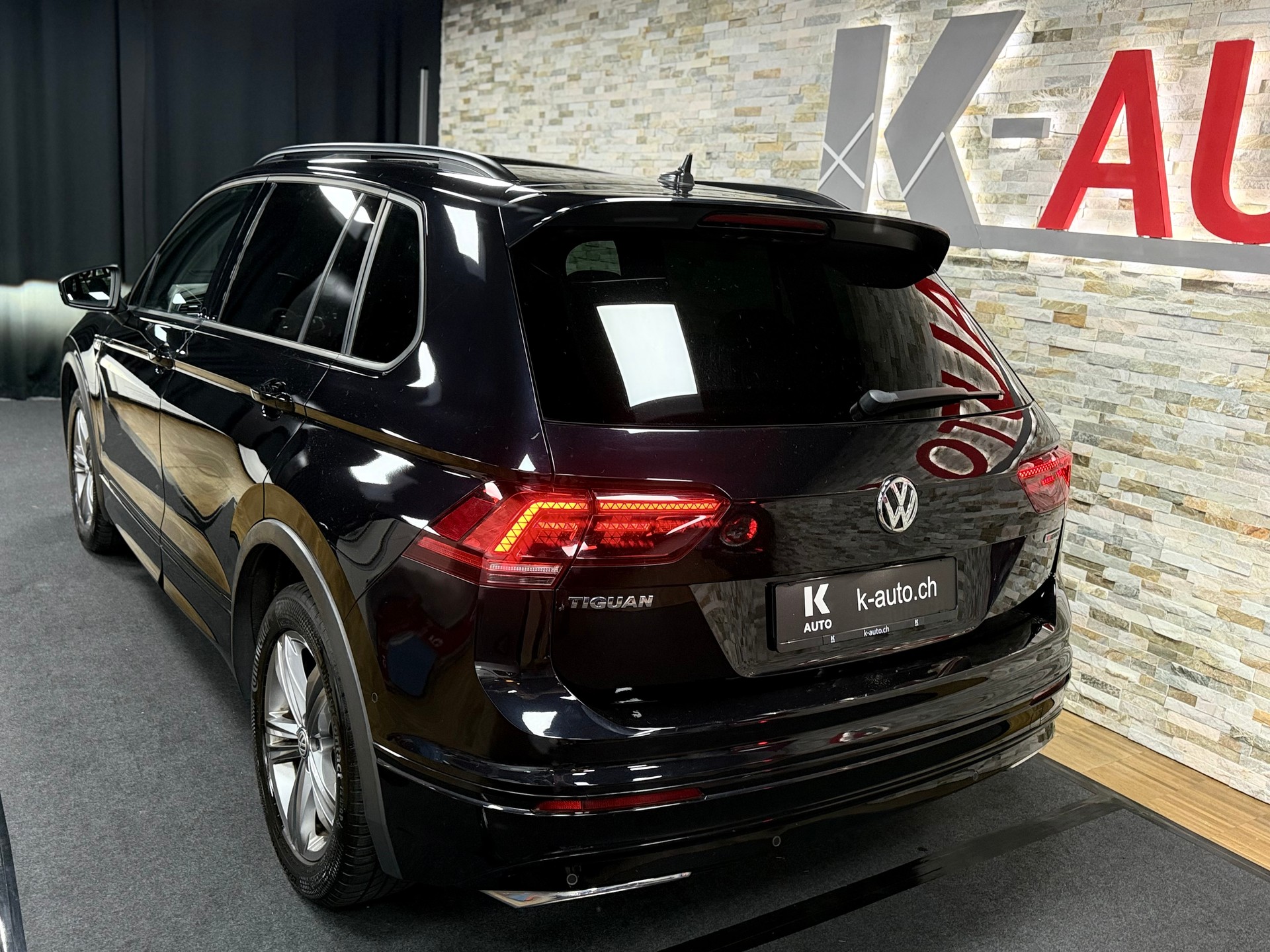 VW Tiguan 2.0TSI R-Line 4Motion DSG-image-1