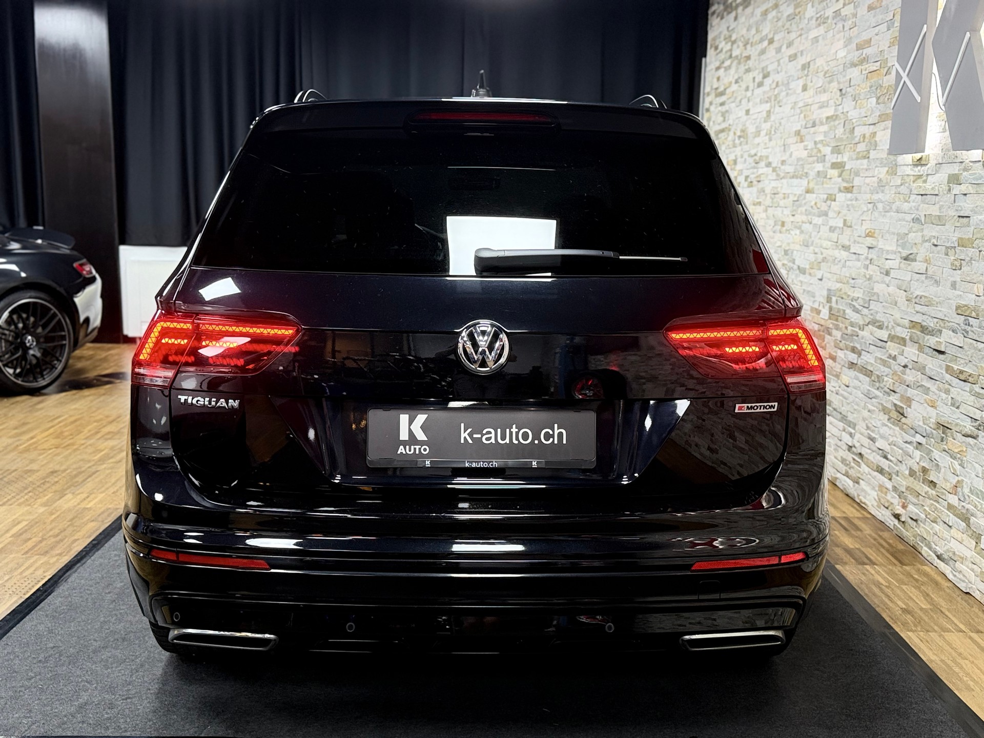 VW Tiguan 2.0TSI R-Line 4Motion DSG-image-2