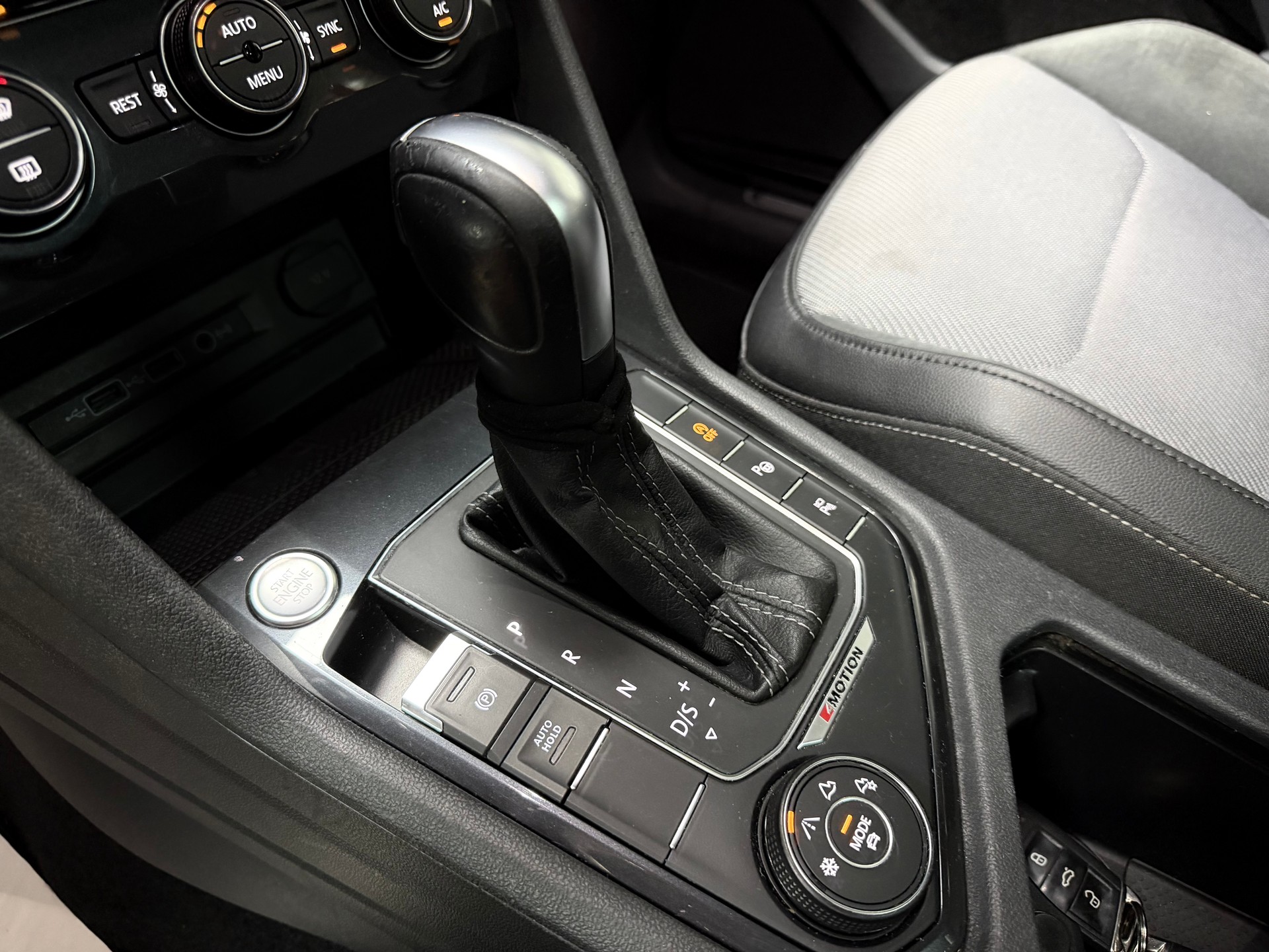 VW Tiguan 2.0TSI R-Line 4Motion DSG-image-15