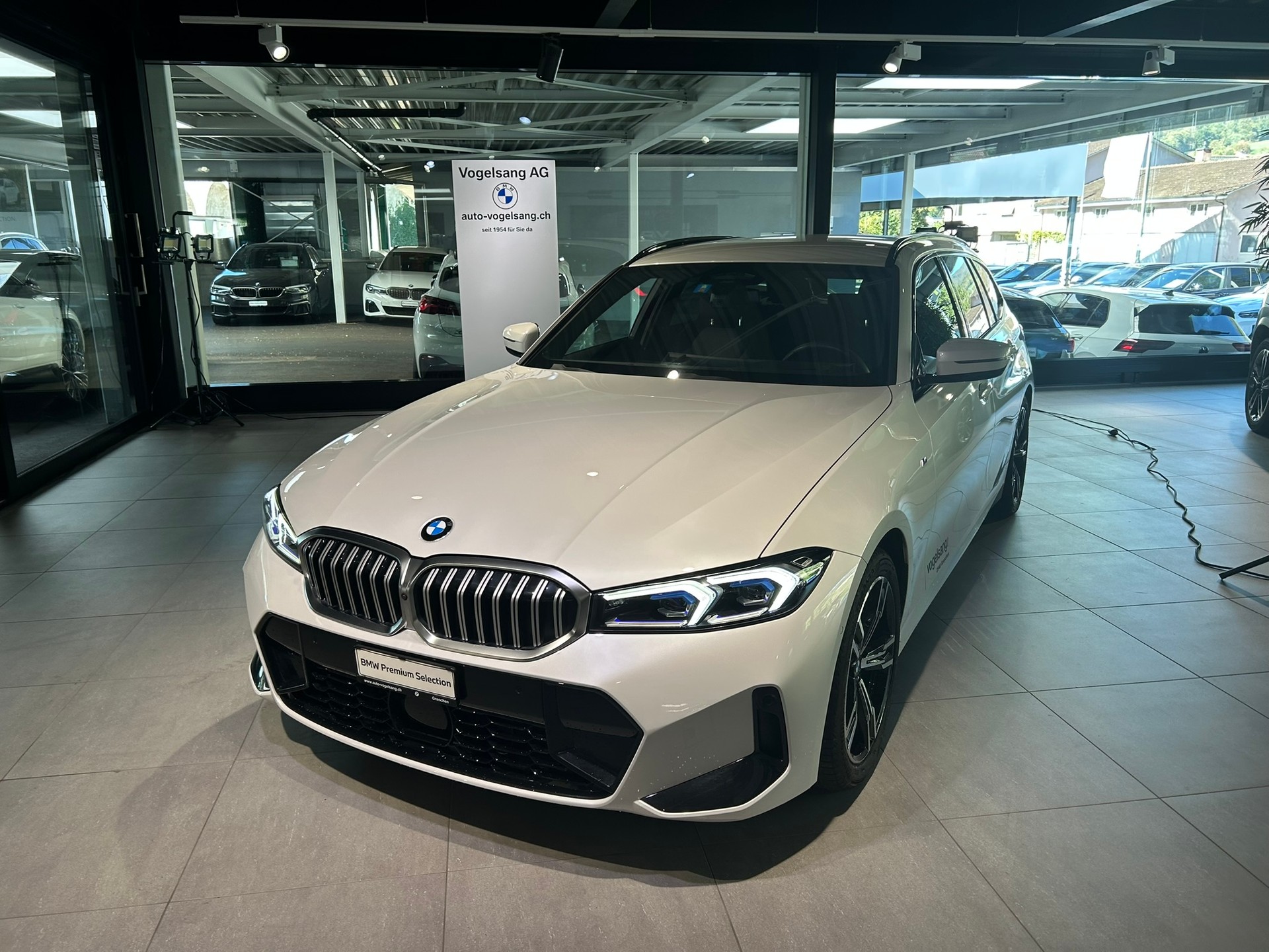 BMW 320d xDrive 48V Touring Steptronic M Sport-image-3