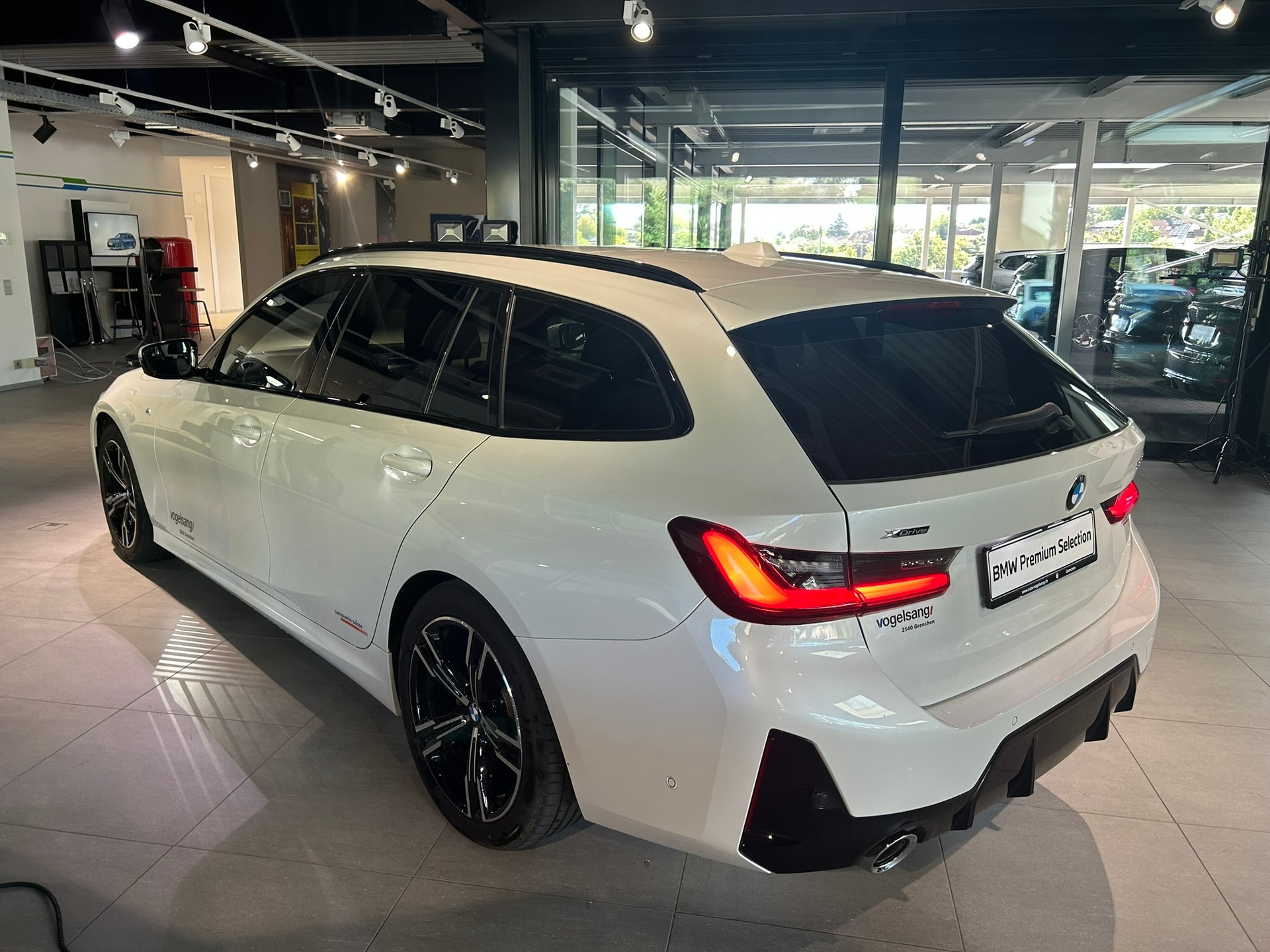 BMW 320d xDrive 48V Touring Steptronic M Sport-image-7