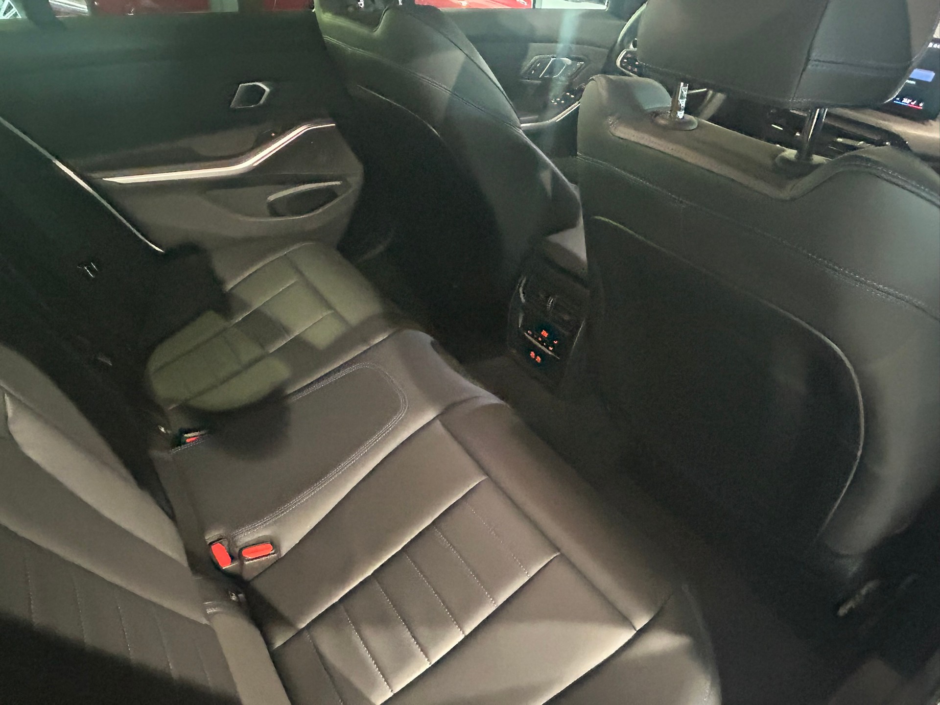 BMW 320d xDrive 48V Touring Steptronic M Sport-image-23