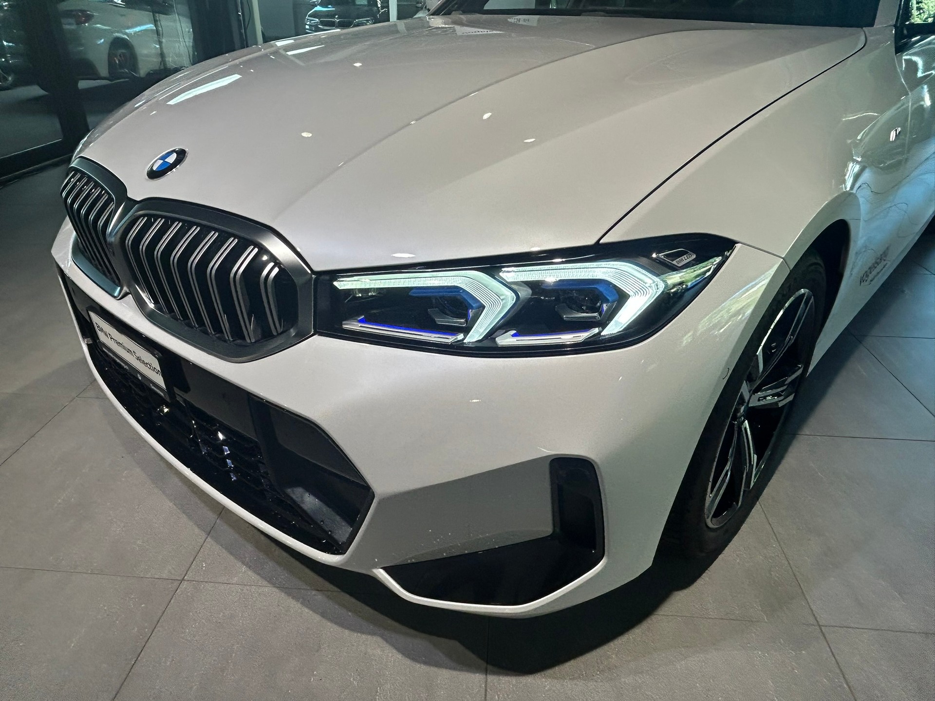 BMW 320d xDrive 48V Touring Steptronic M Sport-image-15