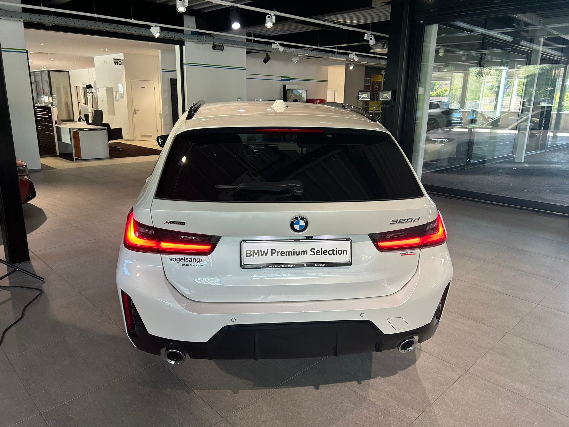 BMW 320d xDrive 48V Touring Steptronic M Sport-image-9