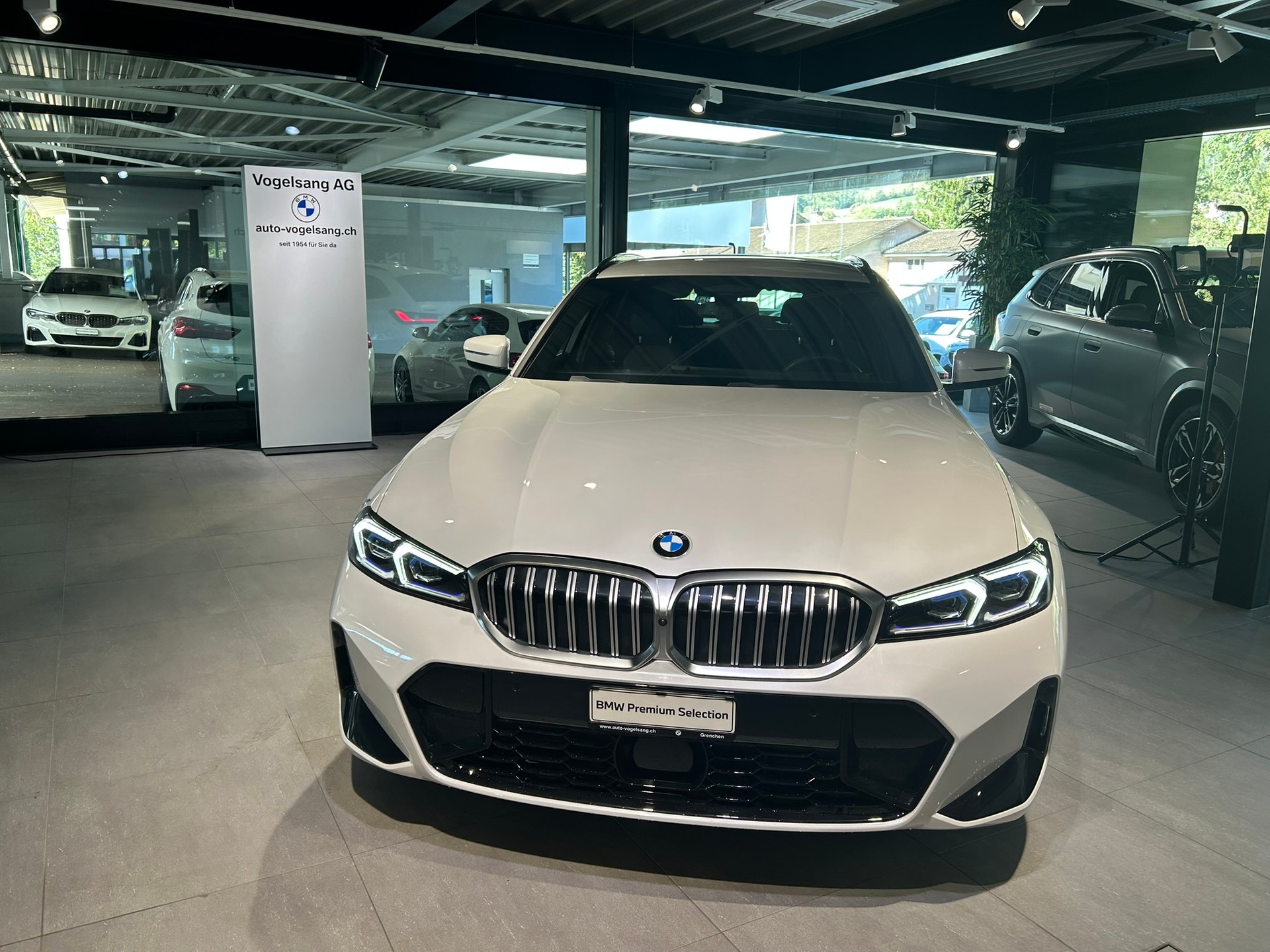 BMW 320d xDrive 48V Touring Steptronic M Sport-image-4