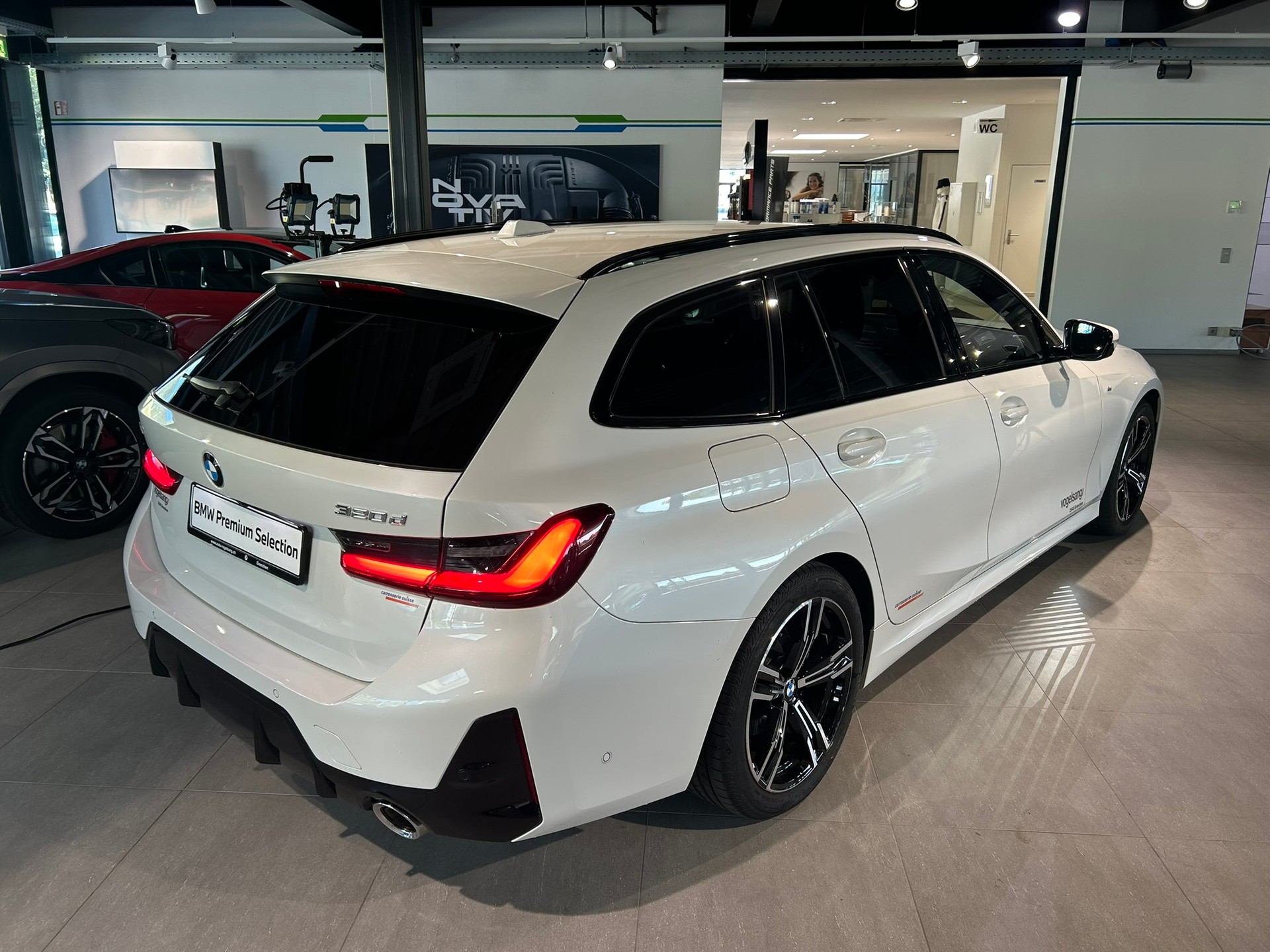 BMW 320d xDrive 48V Touring Steptronic M Sport-image-10