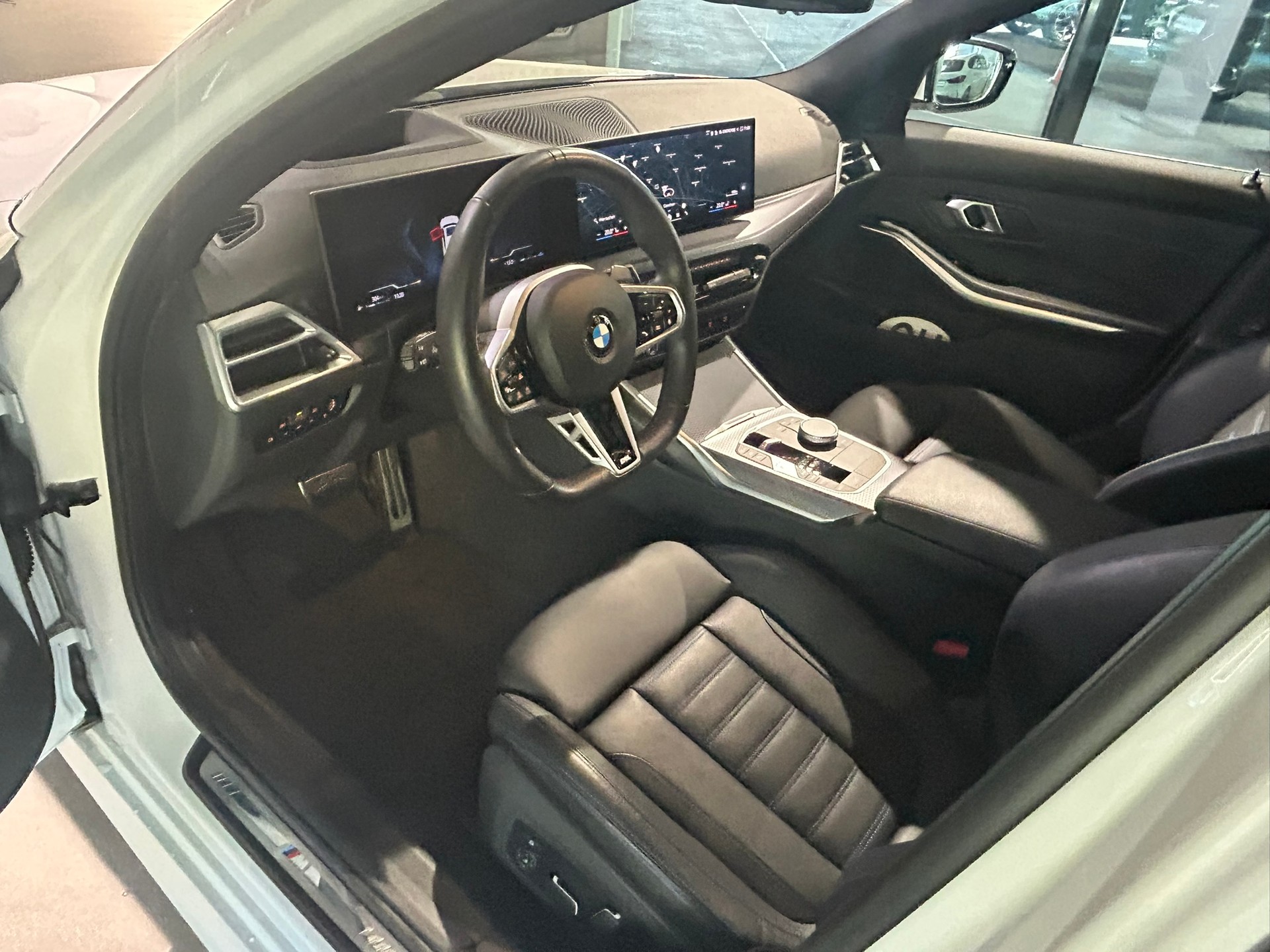 BMW 320d xDrive 48V Touring Steptronic M Sport-image-29