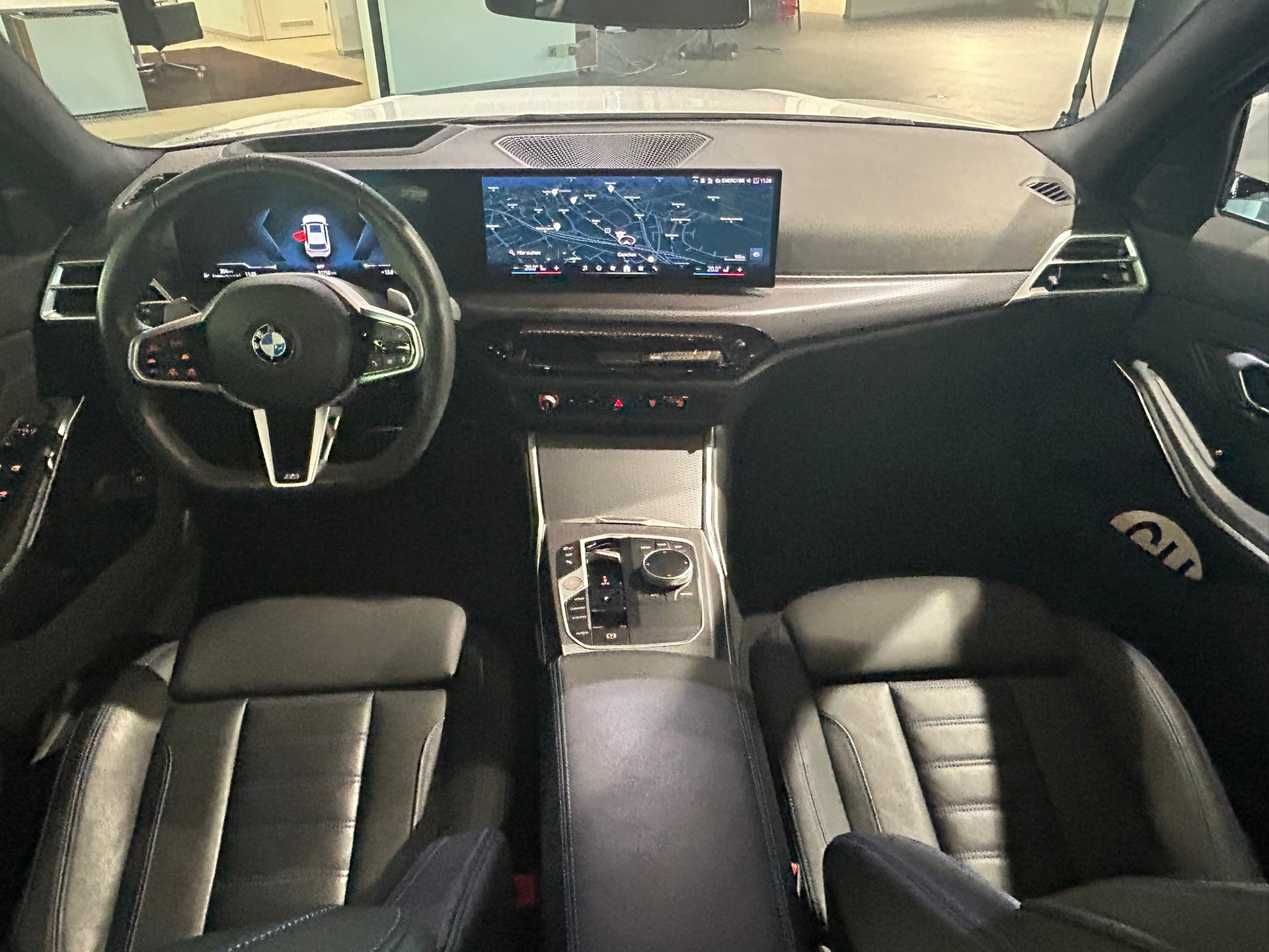 BMW 320d xDrive 48V Touring Steptronic M Sport-image-31