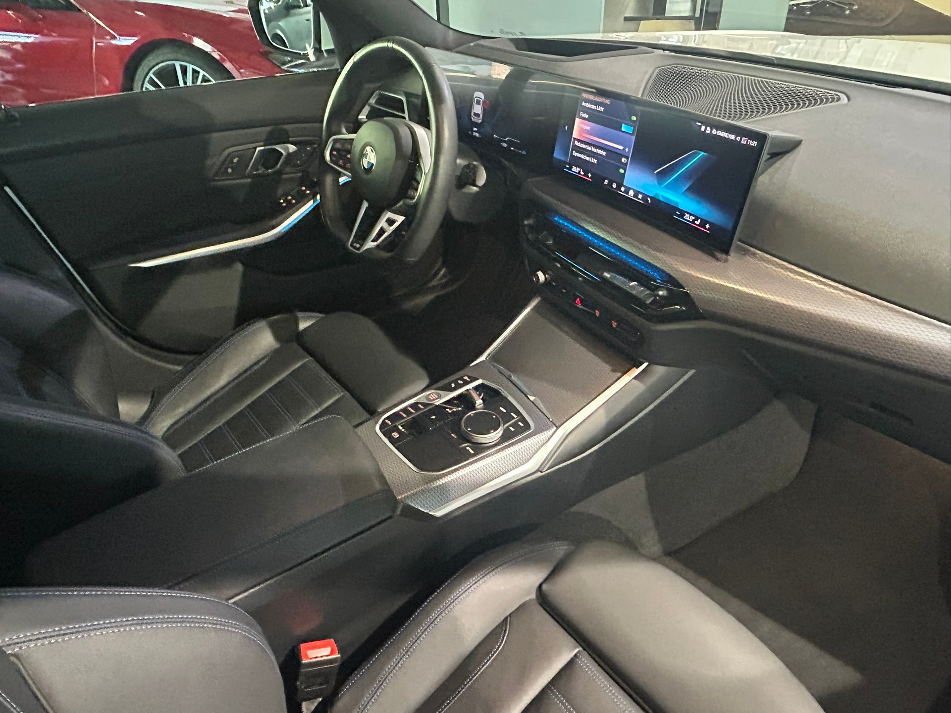 BMW 320d xDrive 48V Touring Steptronic M Sport-image-28