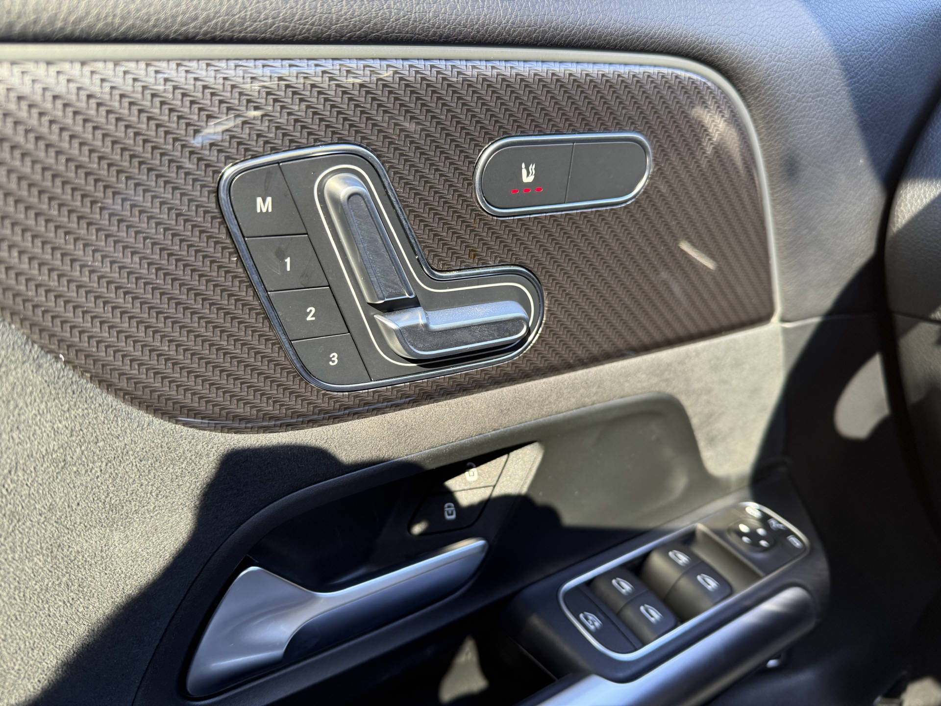MERCEDES-BENZ GLA 250-image-11