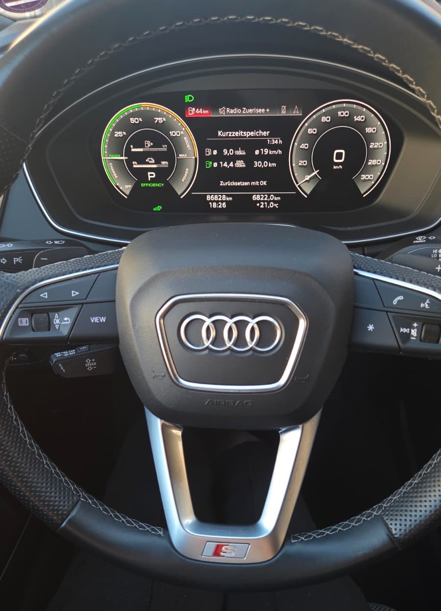 AUDI Q5 55 TFSI e PHEV S line quattro S-tronic-image-13