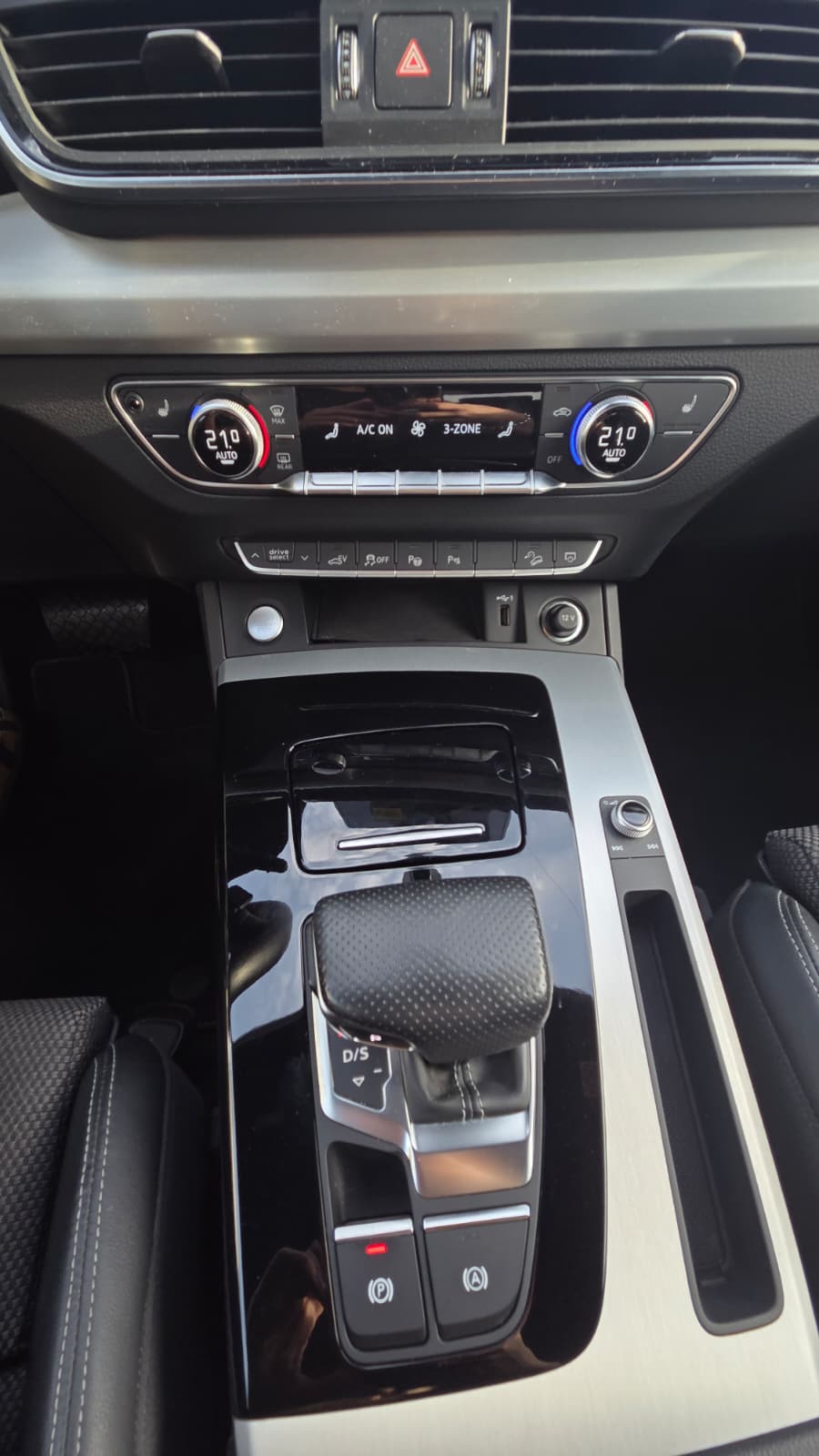 AUDI Q5 55 TFSI e PHEV S line quattro S-tronic-image-11