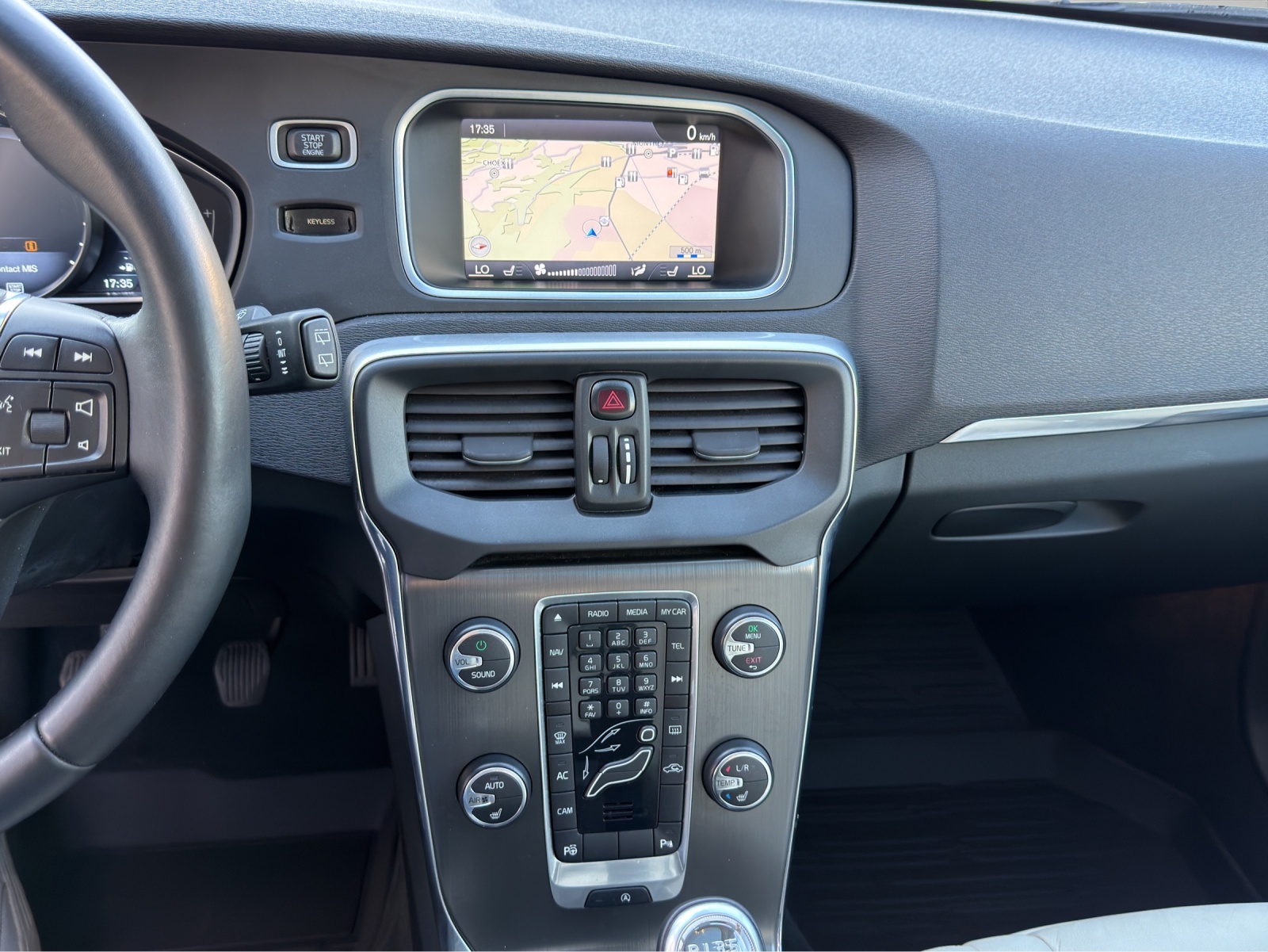 VOLVO V40 1.6 T4 Summum S/S-image-13