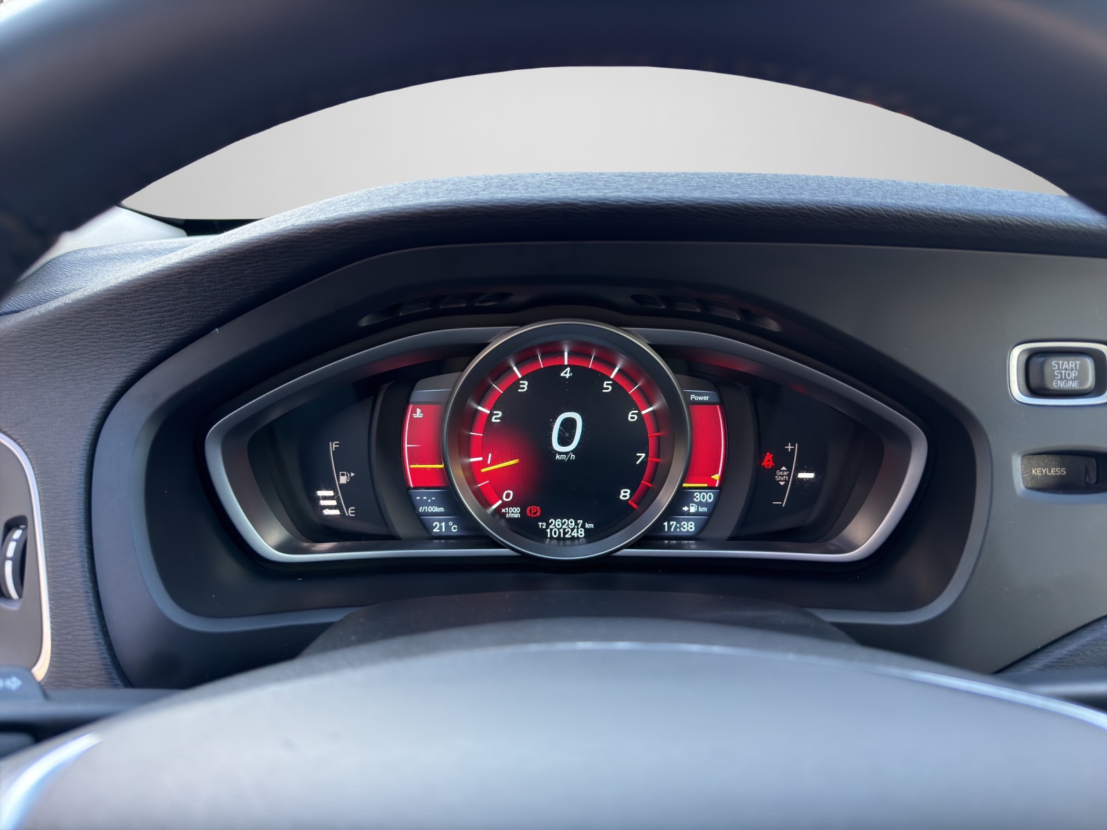 VOLVO V40 1.6 T4 Summum S/S-image-14
